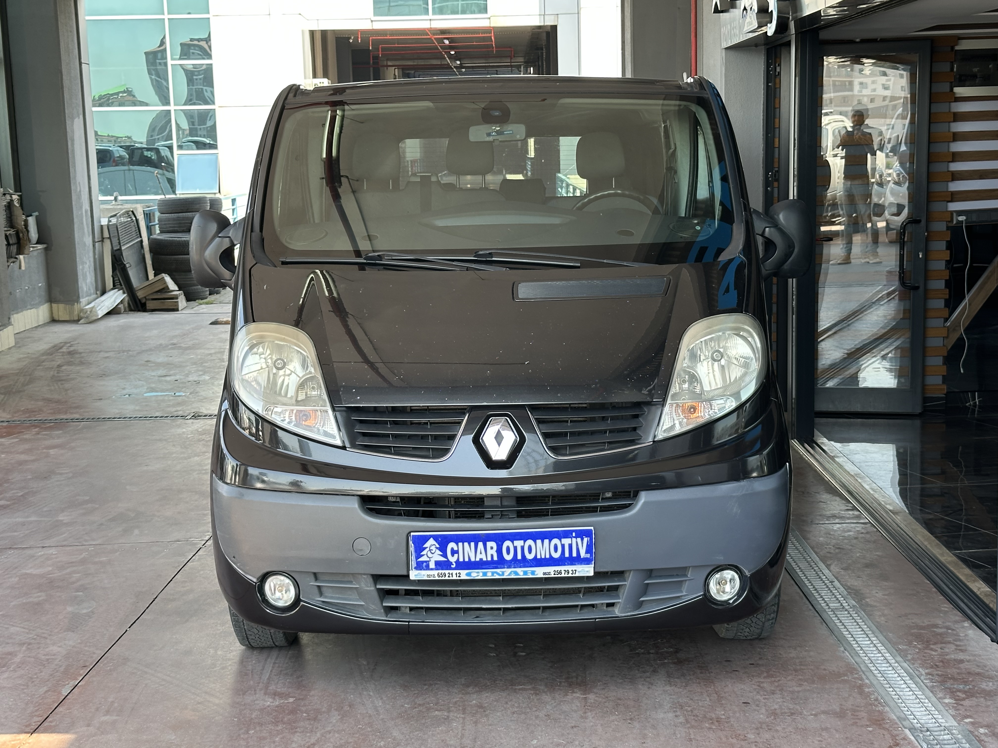 ÇINAR'DAN 2011 MODEL TRAFİC 2,0 DCI GRAND CONFORT 5+1 UZUN ŞASE