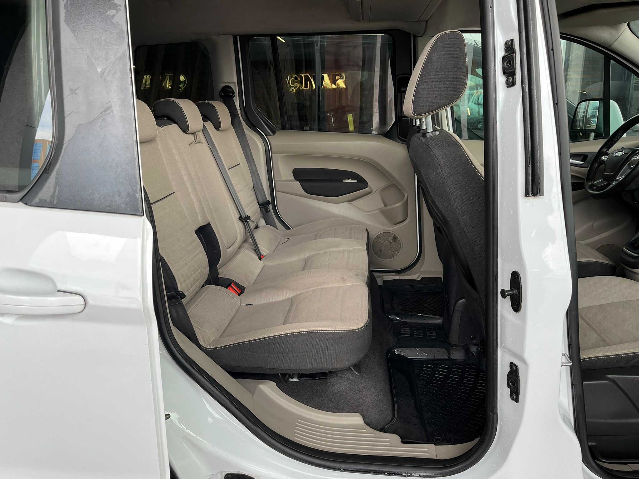 ÇINAR'DAN 2017 MODEL FORD CONNECT 1.5 TDCI TİTANİUM