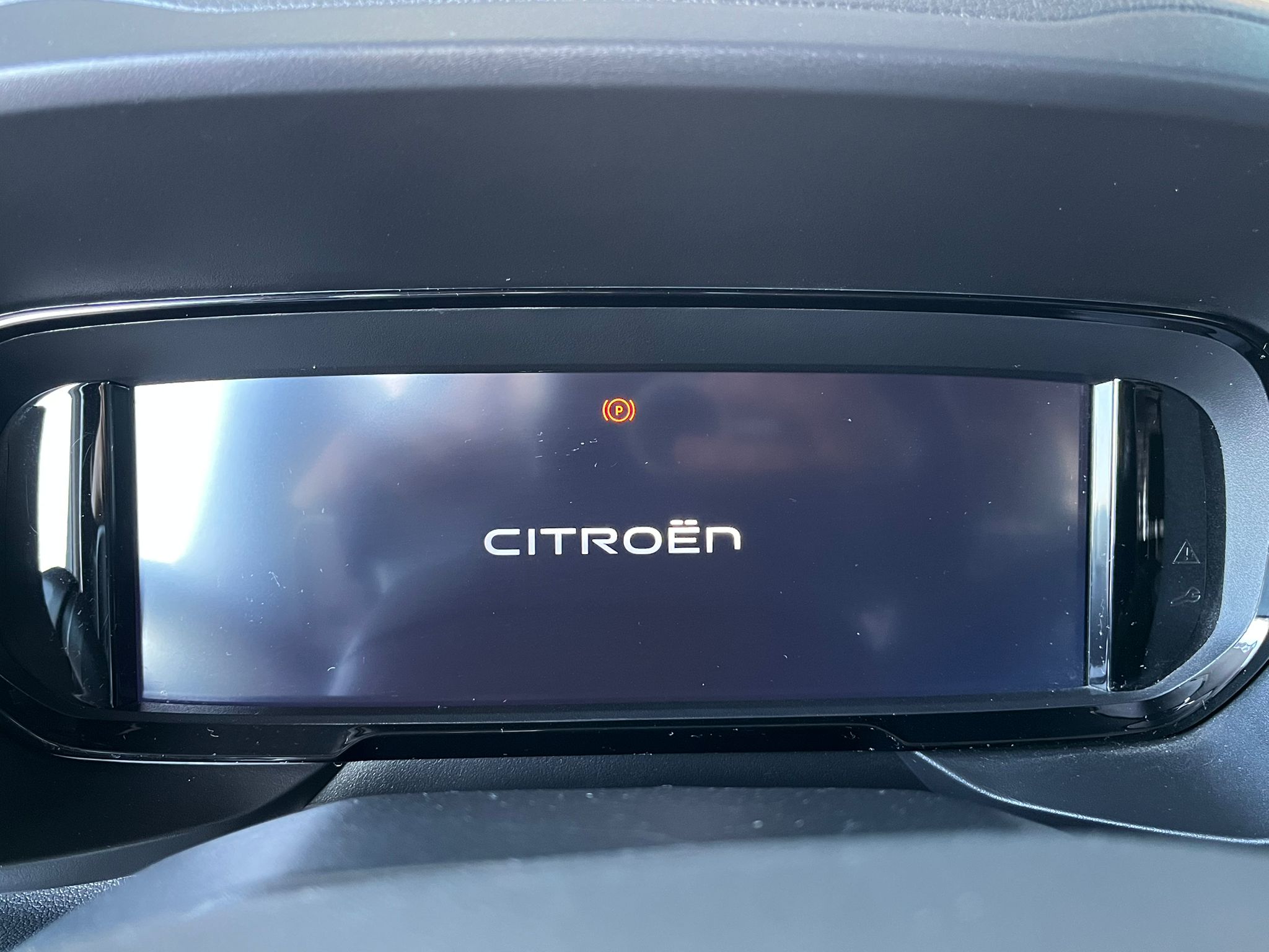 ÇINAR'DAN 2025 MODEL BERLİNGO MAX CAM TAVAN HATASIZ %20 KDV'Lİ