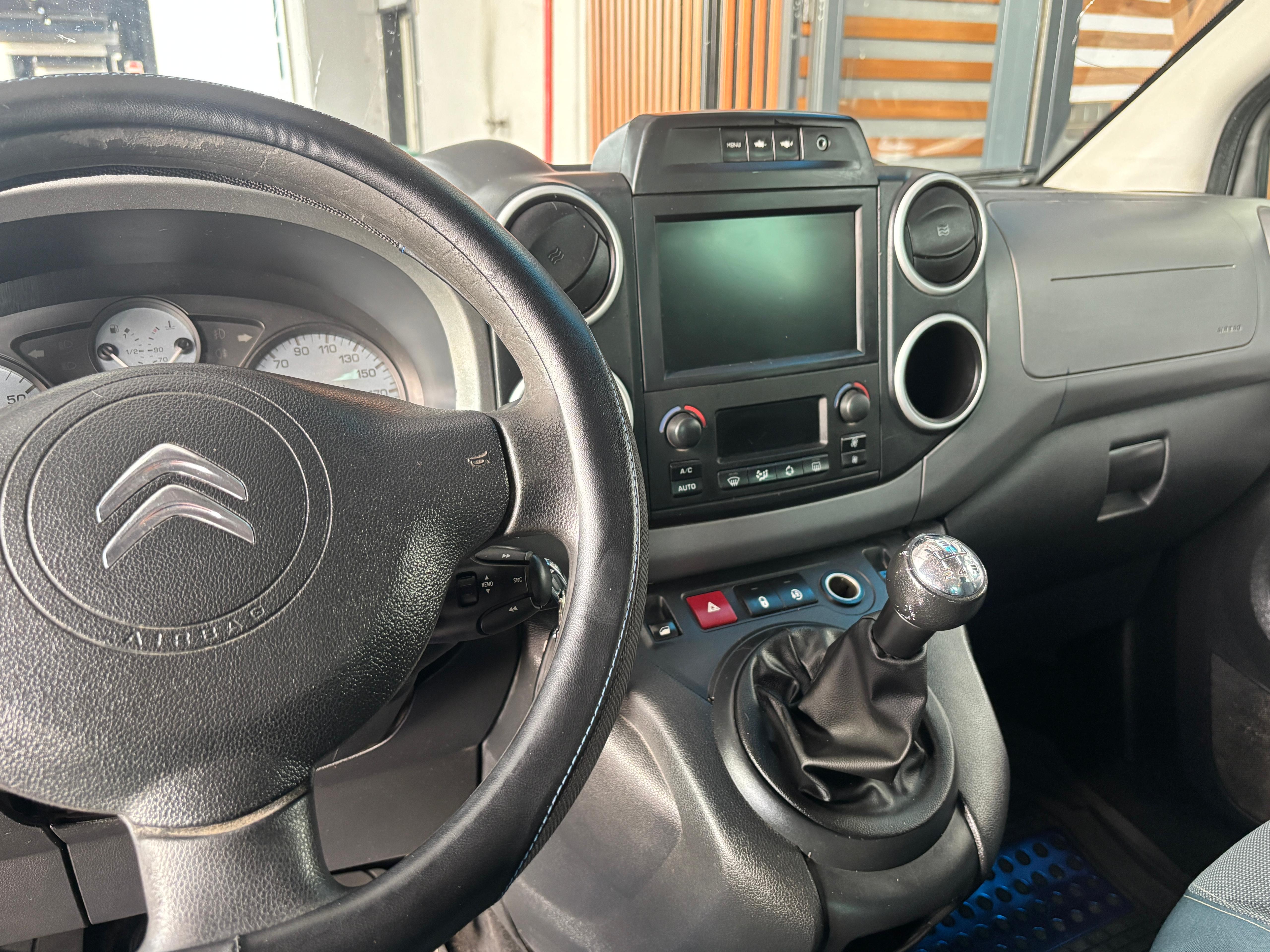 ÇINAR'DAN 2017 MODEL CİTROEN BERLİNGO EKRANLI DİJİTAL KLİMALI FUL PAKET