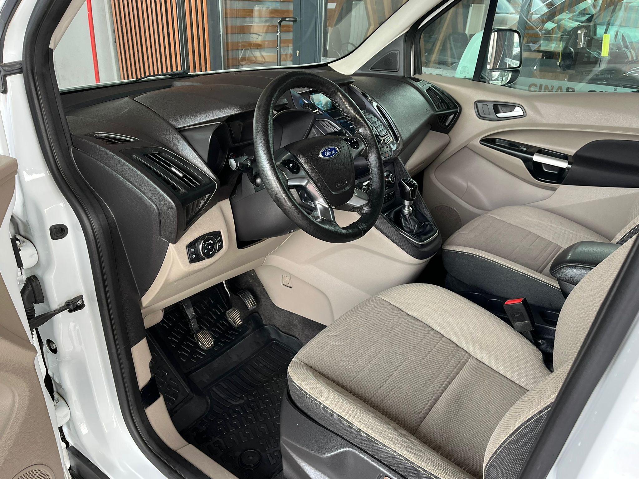 ÇINAR'DAN 2017 MODEL FORD CONNECT 1.5 TDCI TİTANİUM