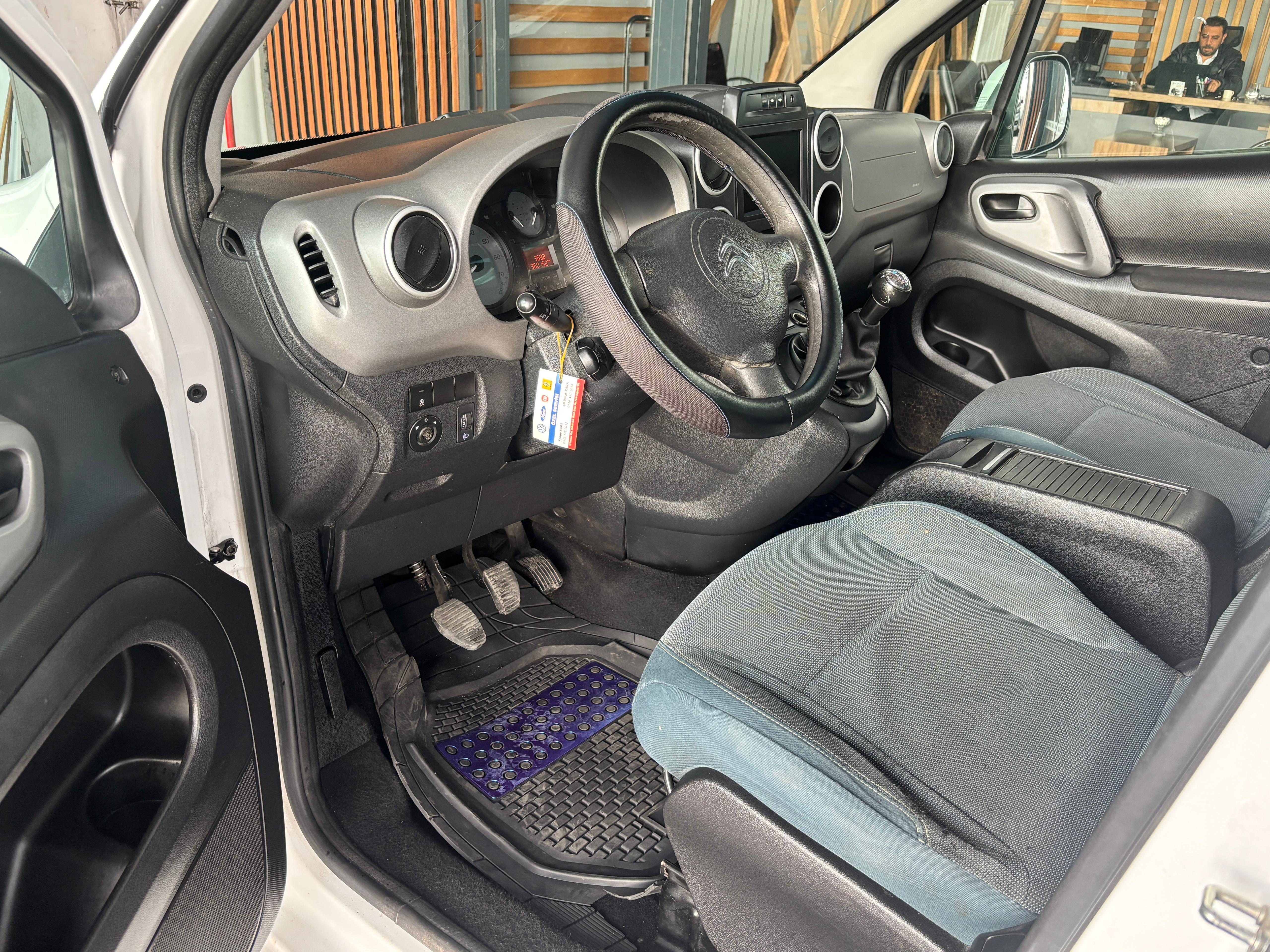 ÇINAR'DAN 2017 MODEL CİTROEN BERLİNGO EKRANLI DİJİTAL KLİMALI FUL PAKET