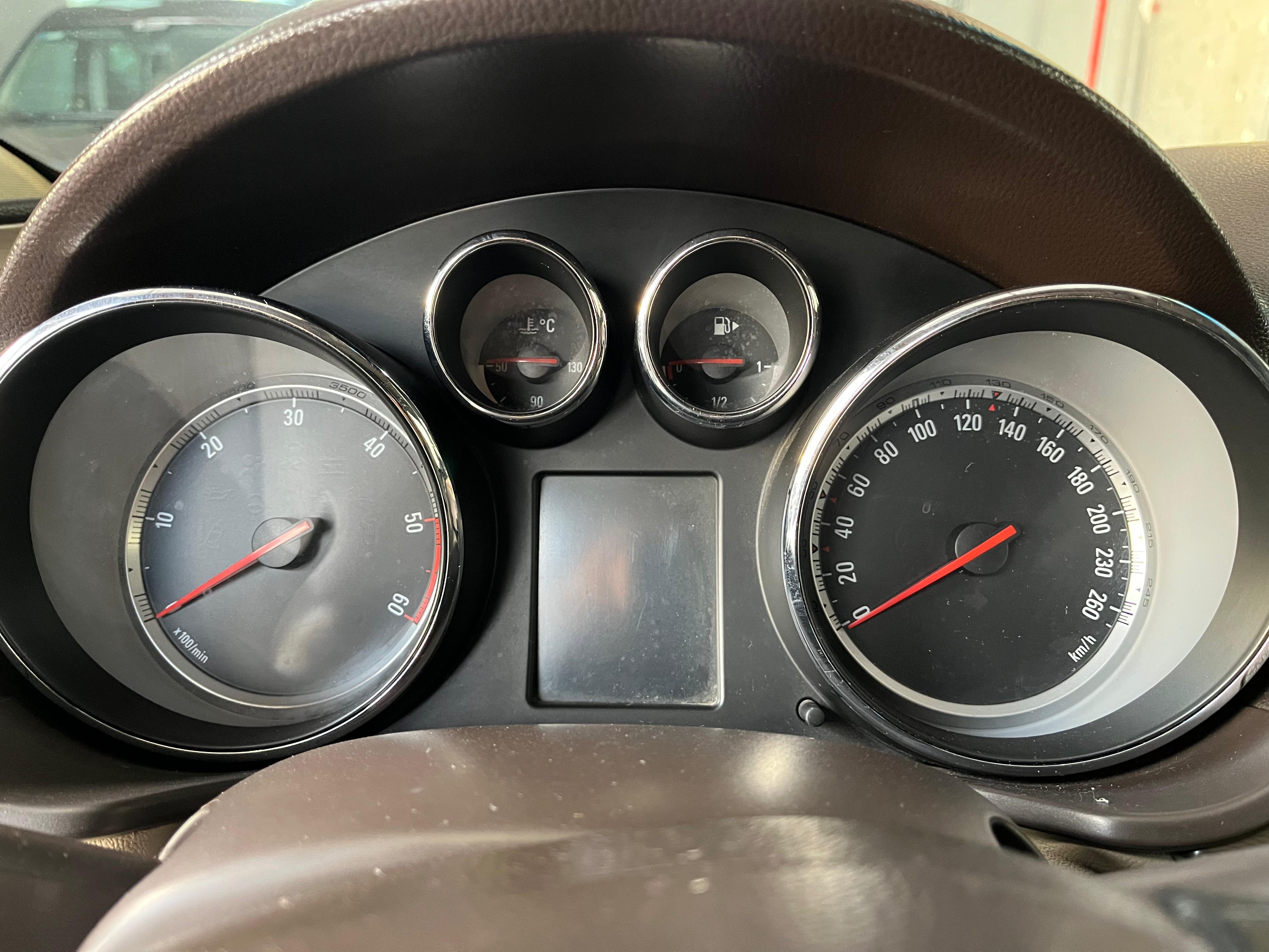 ÇINAR'DAN 2012 MODEL INSIGNIA 2.0 DİZEL OTOMATİK SANRUFLU