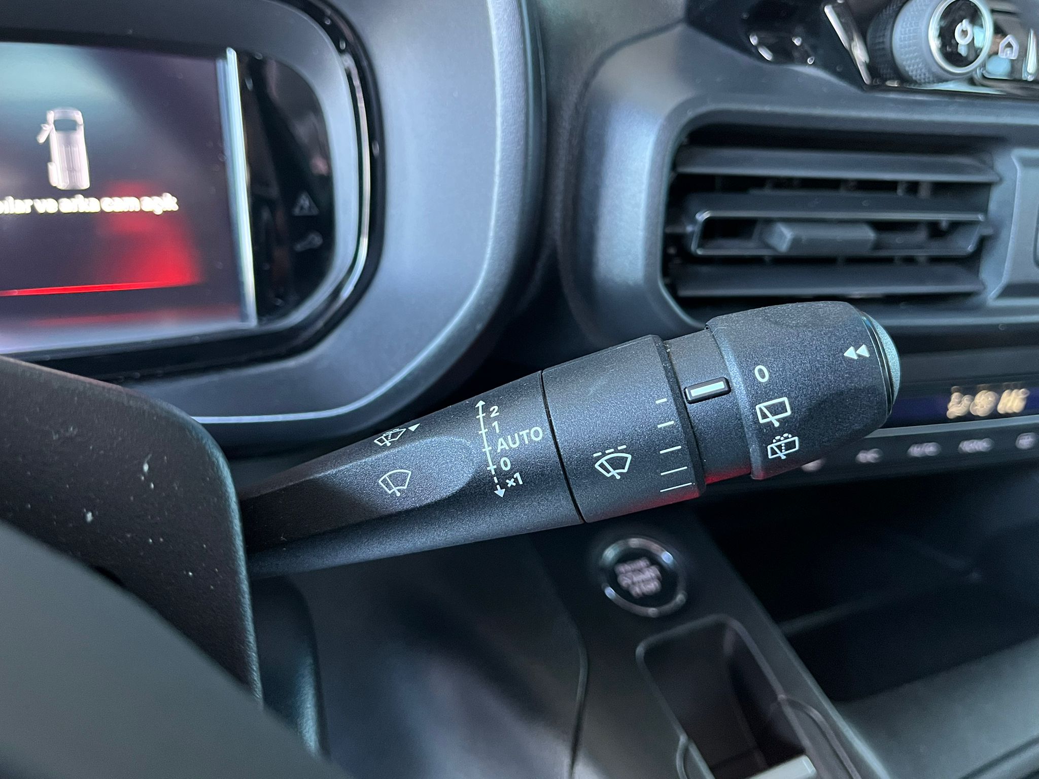 ÇINAR'DAN 2025 MODEL BERLİNGO MAX CAM TAVAN HATASIZ %20 KDV'Lİ