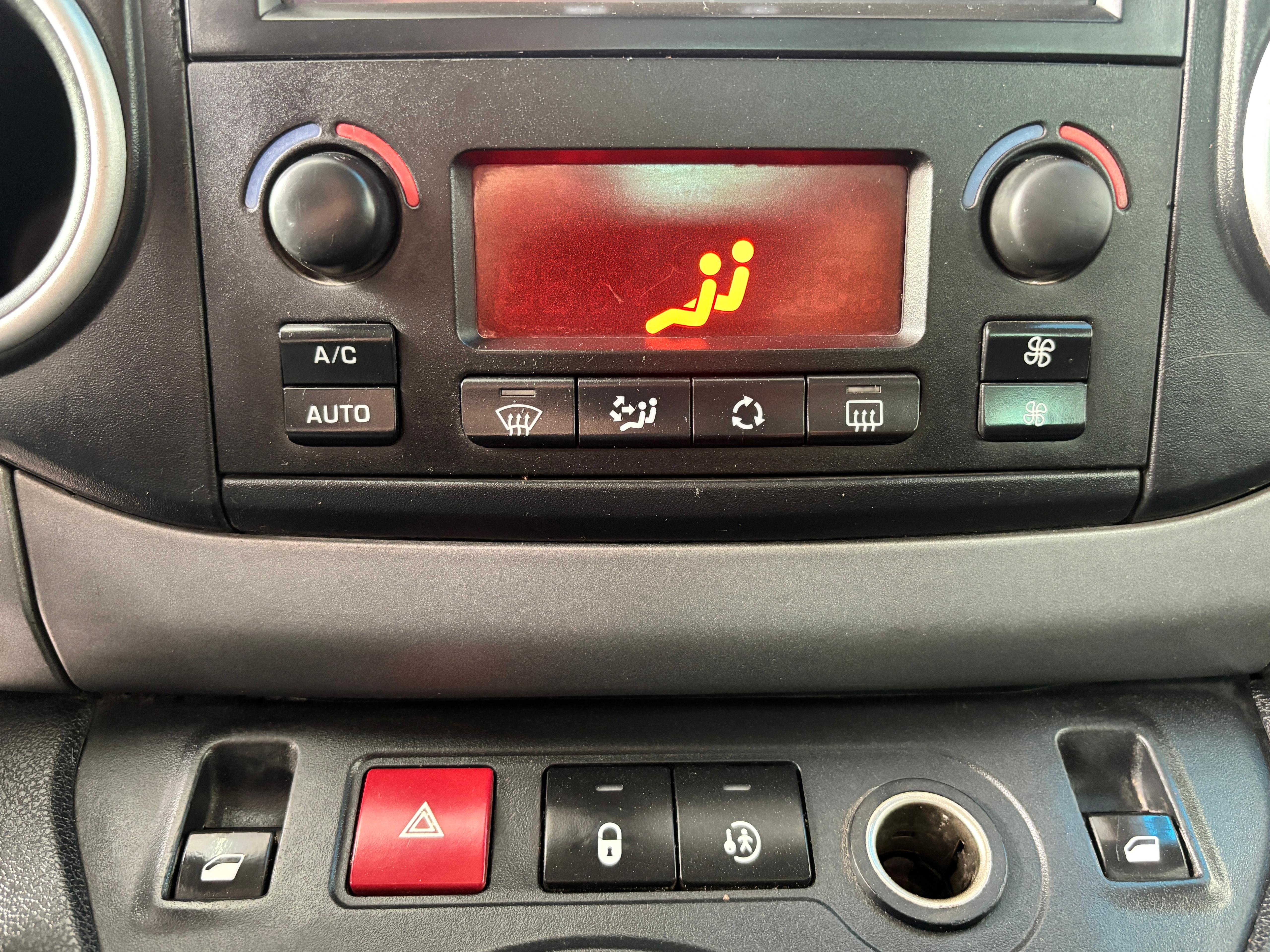 ÇINAR'DAN 2017 MODEL CİTROEN BERLİNGO EKRANLI DİJİTAL KLİMALI FUL PAKET