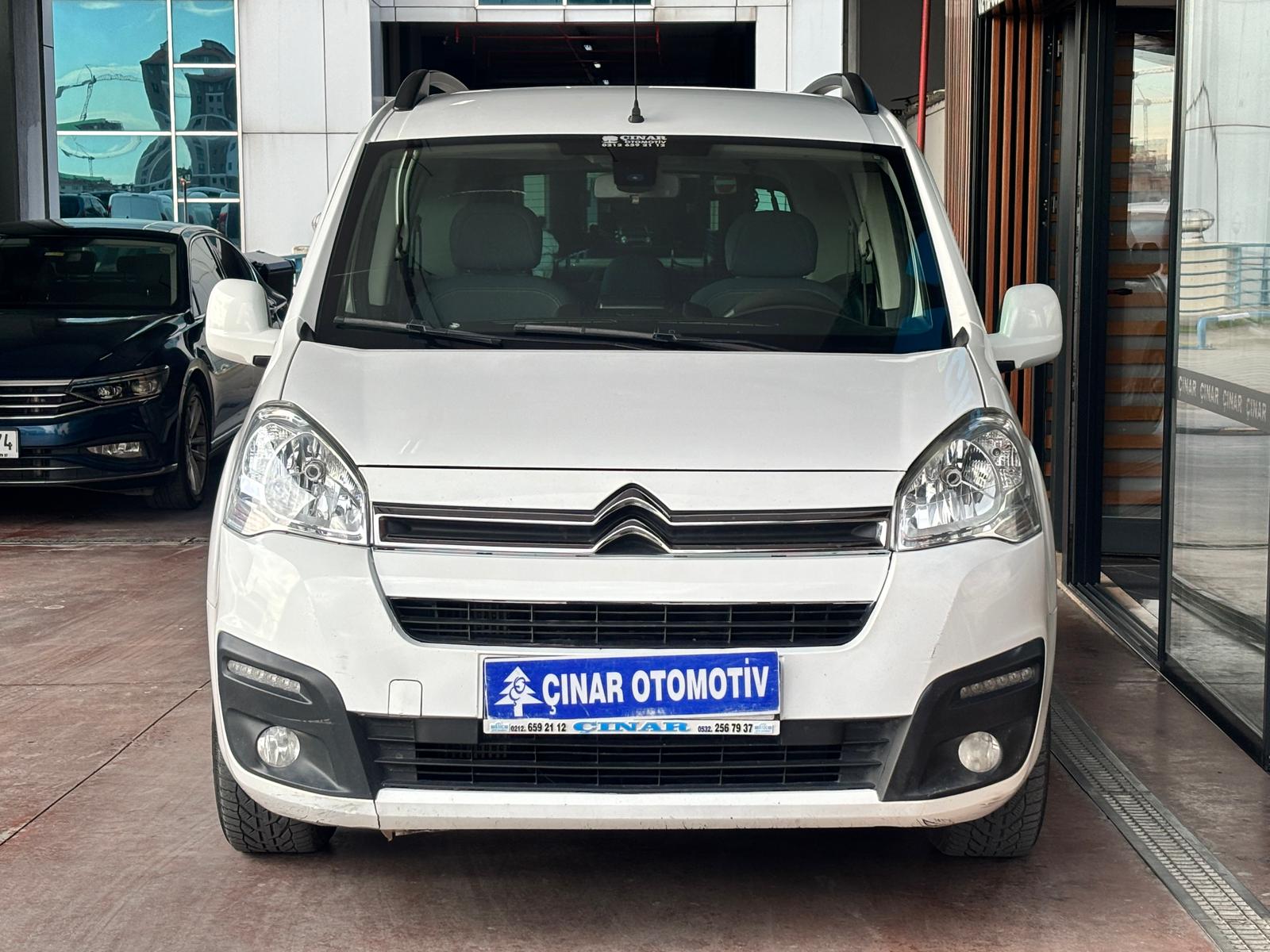 ÇINAR'DAN 2017 MODEL CİTROEN BERLİNGO EKRANLI DİJİTAL KLİMALI FUL PAKET