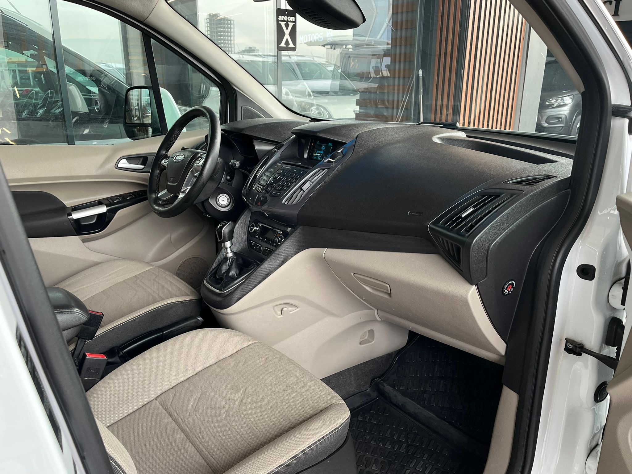ÇINAR'DAN 2017 MODEL FORD CONNECT 1.5 TDCI TİTANİUM