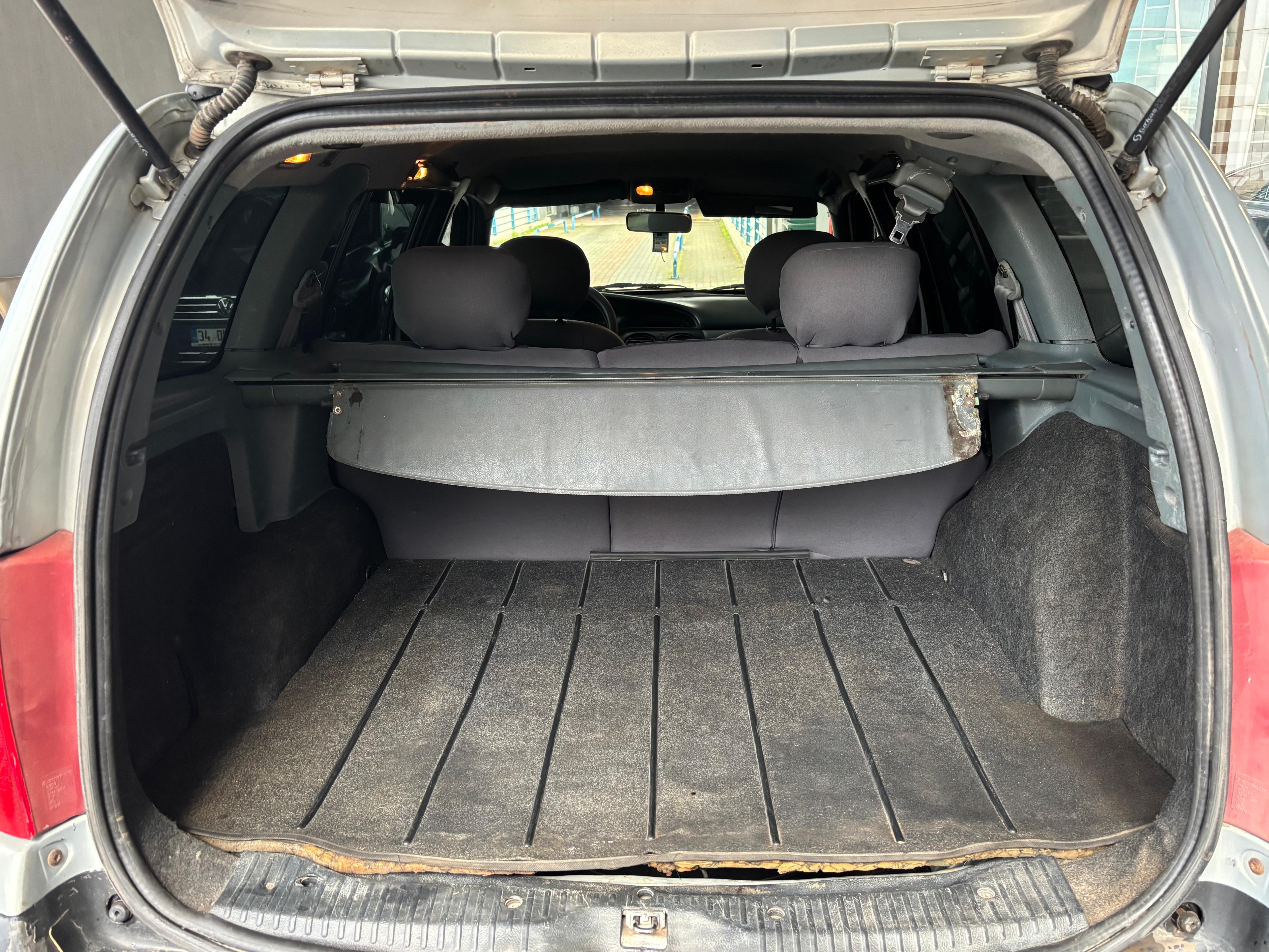 ÇINAR'DAN 1999 MODEL MEGANE 1.6 STATİON WAGON LPG'Lİ KLİMALI