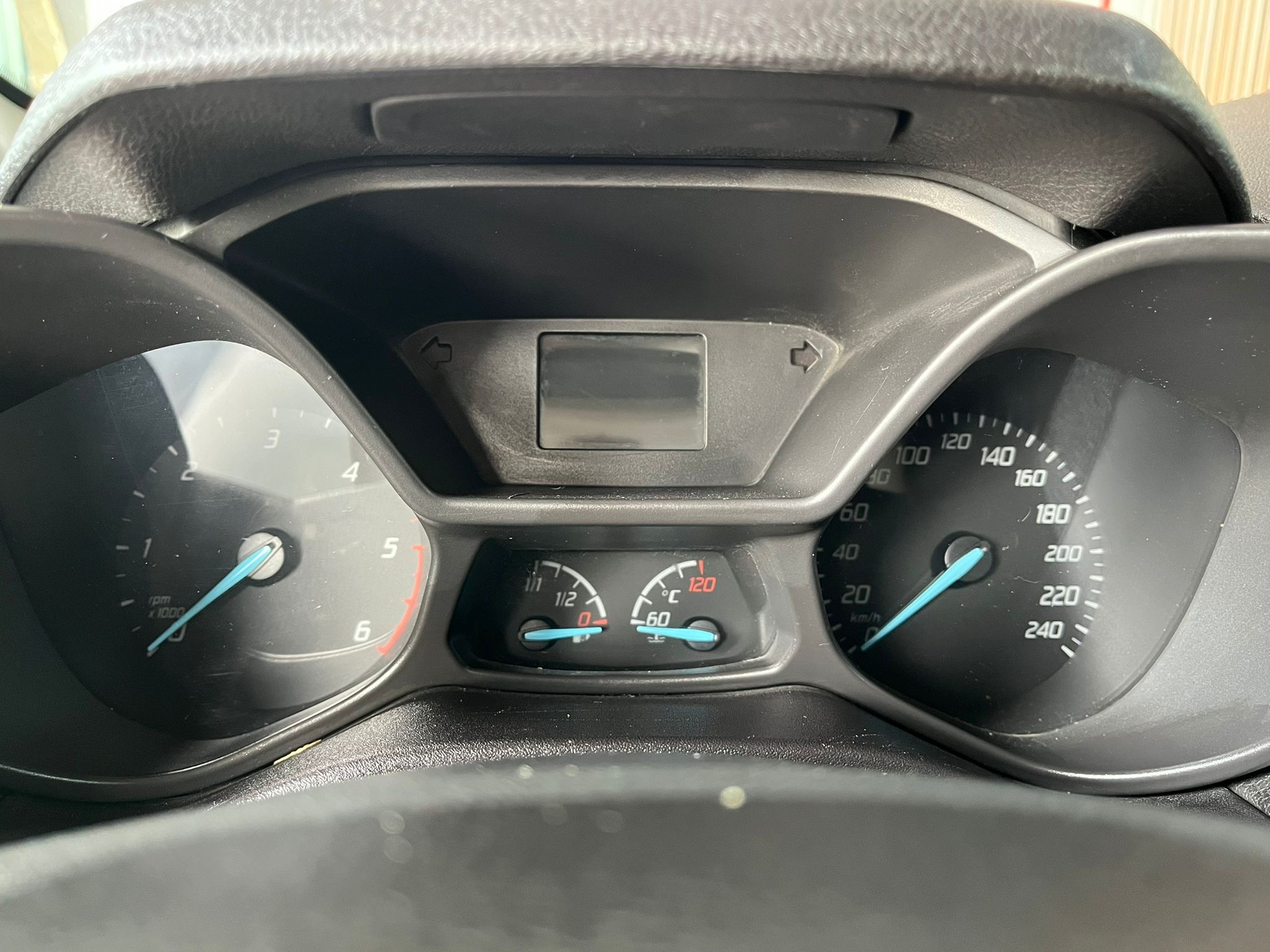 ÇINAR'DAN 2017 MODEL FORD CONNECT 1.5 TDCI TİTANİUM