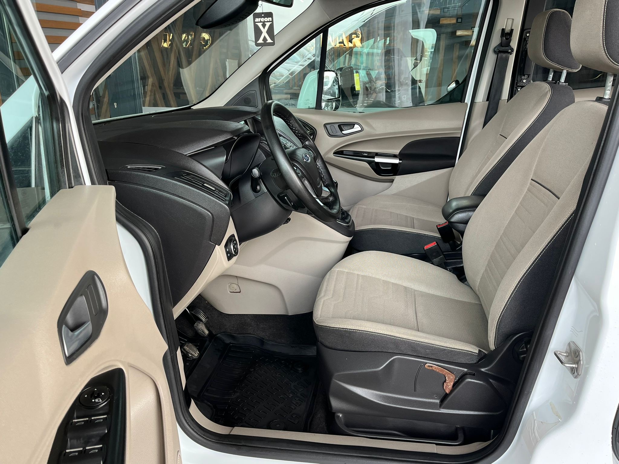 ÇINAR'DAN 2017 MODEL FORD CONNECT 1.5 TDCI TİTANİUM