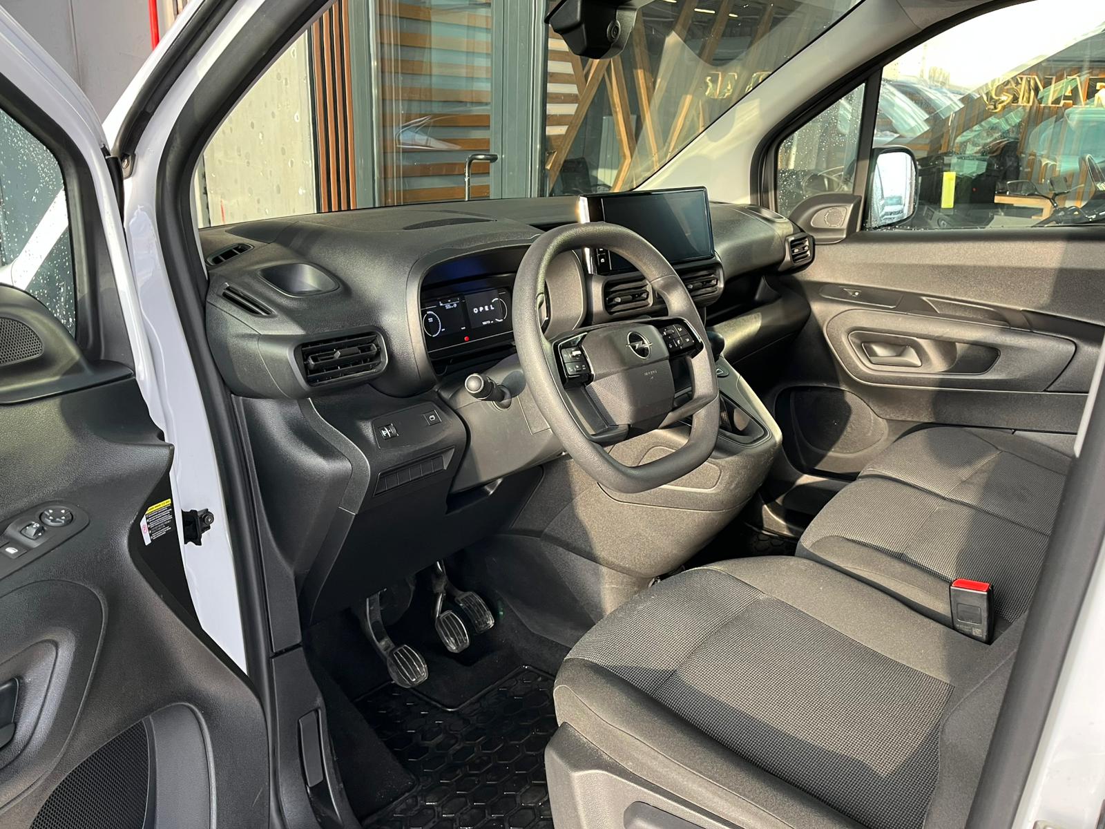 ÇINAR'DAN 2024 MODEL OPEL COMBO EDİTİON 15 BİNDE YENİ KASA