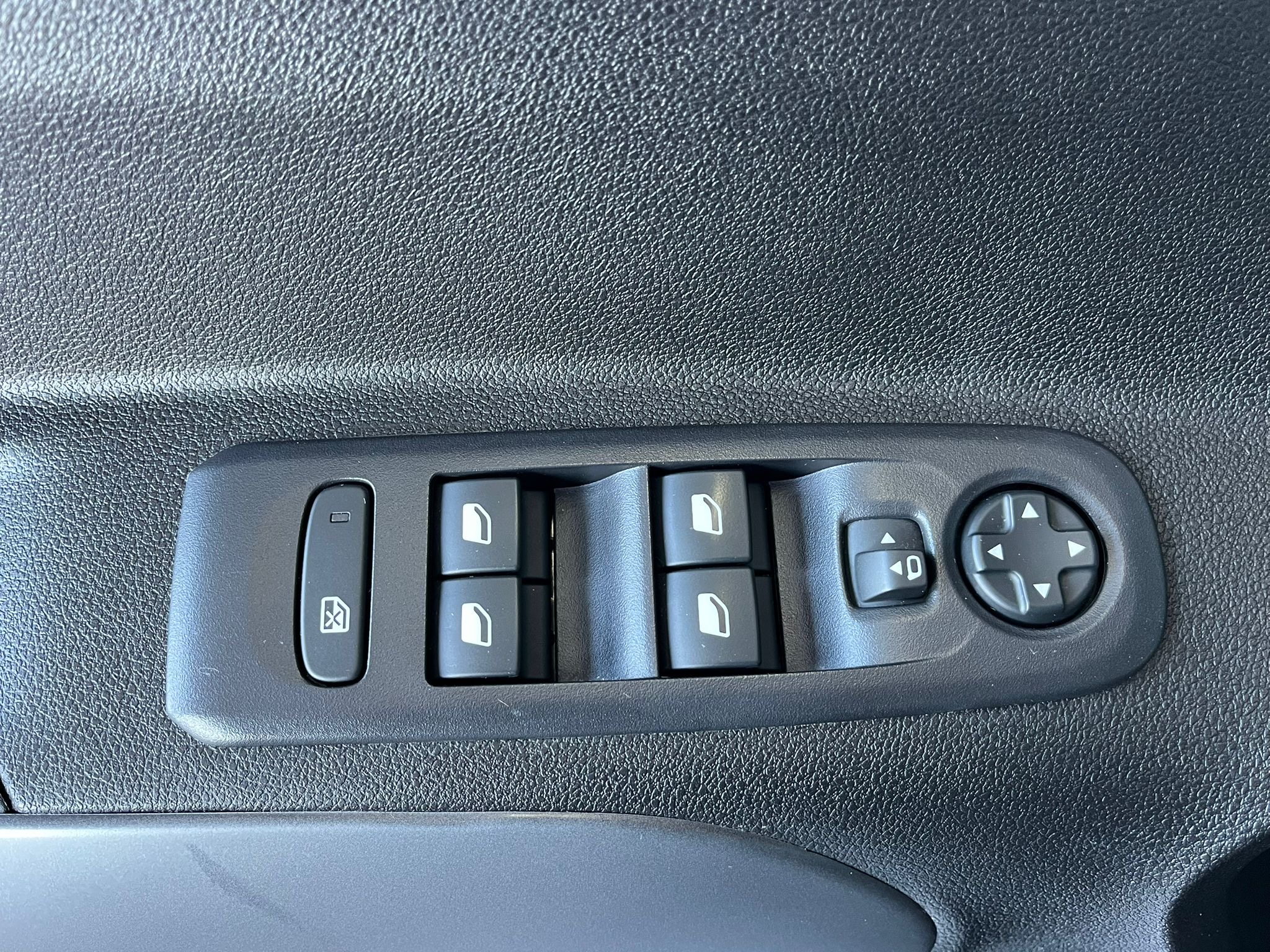 ÇINAR'DAN 2025 MODEL BERLİNGO MAX CAM TAVAN HATASIZ %20 KDV'Lİ