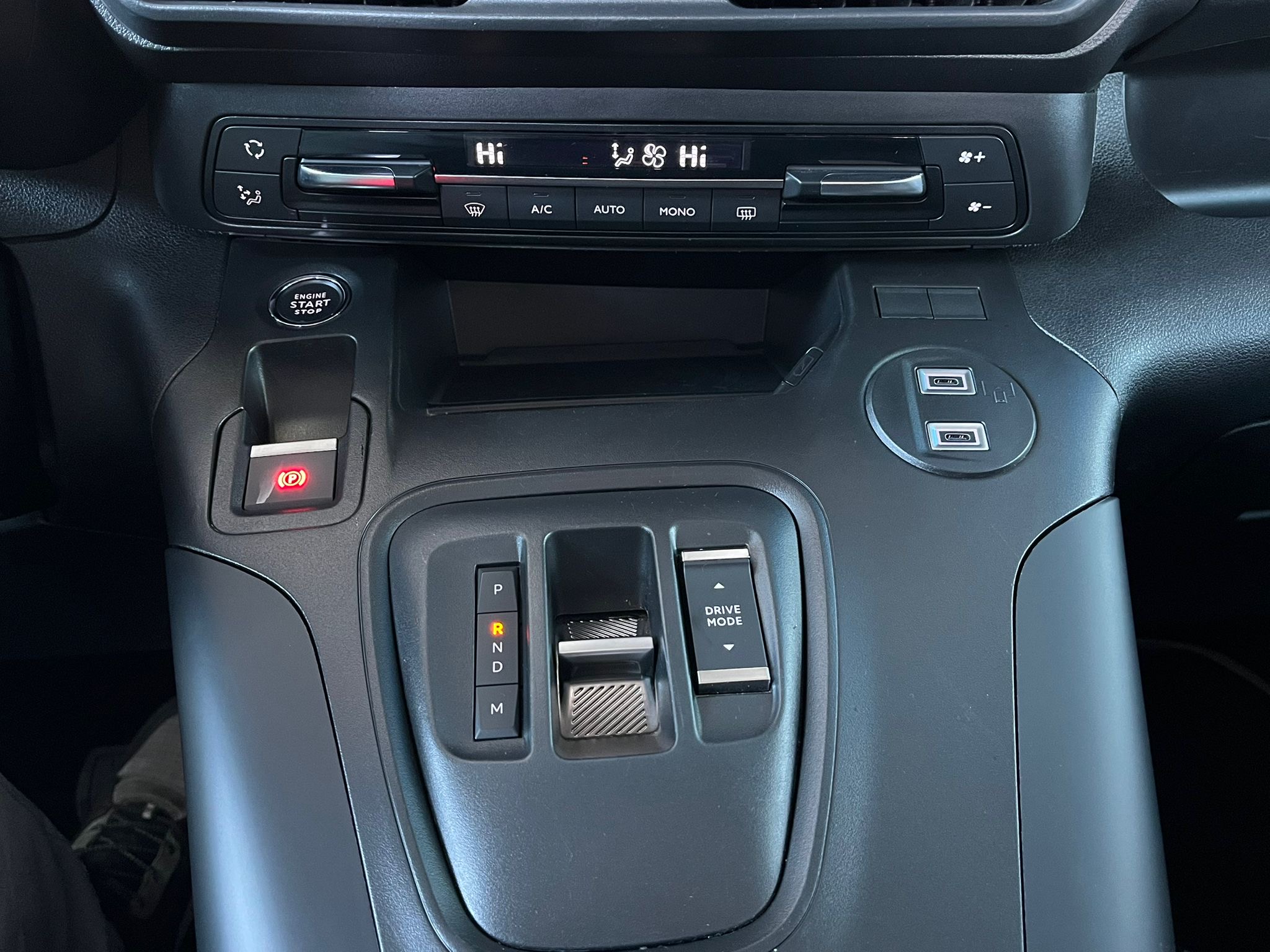 ÇINAR'DAN 2025 MODEL BERLİNGO MAX CAM TAVAN HATASIZ %20 KDV'Lİ