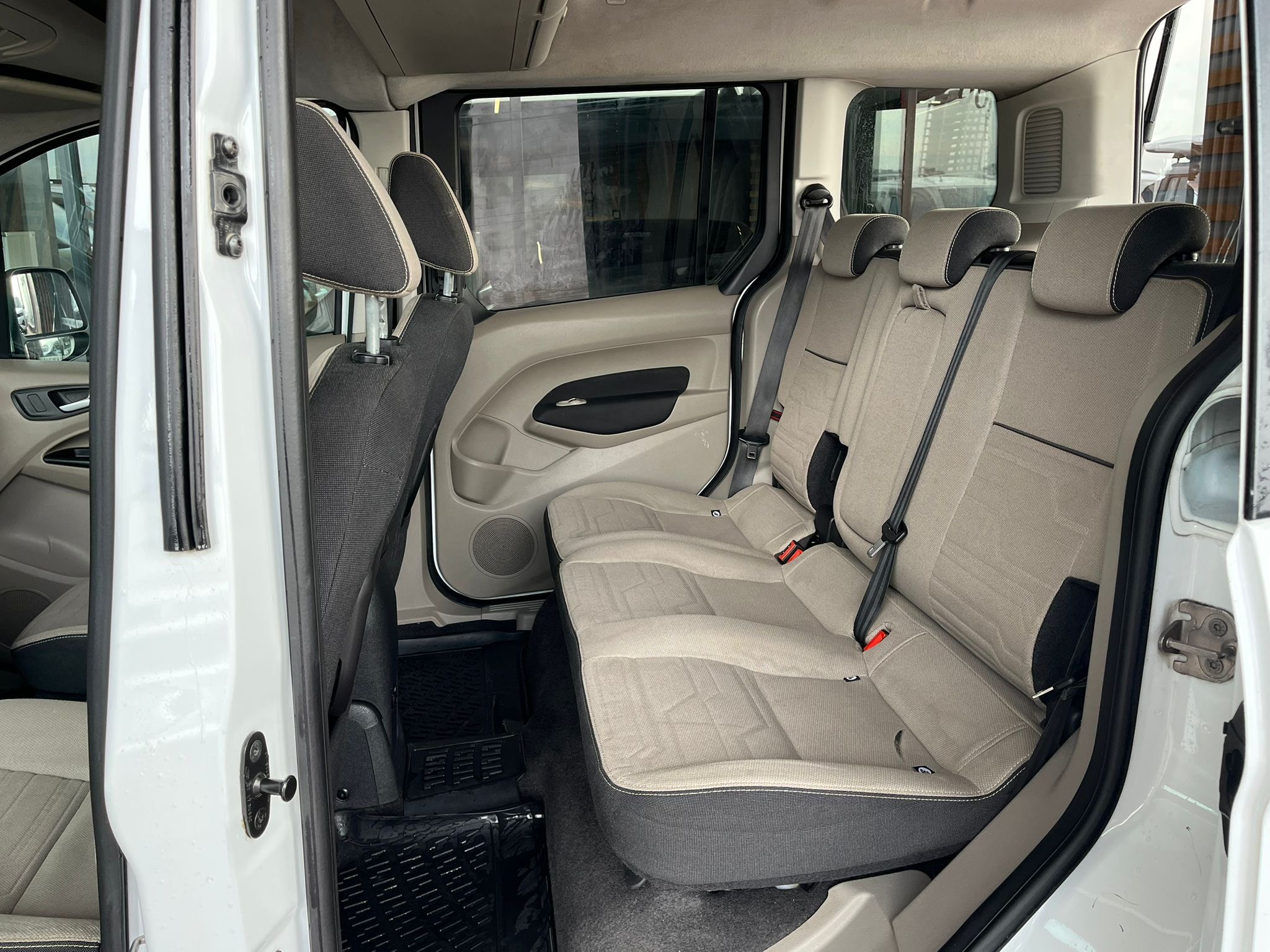 ÇINAR'DAN 2017 MODEL FORD CONNECT 1.5 TDCI TİTANİUM