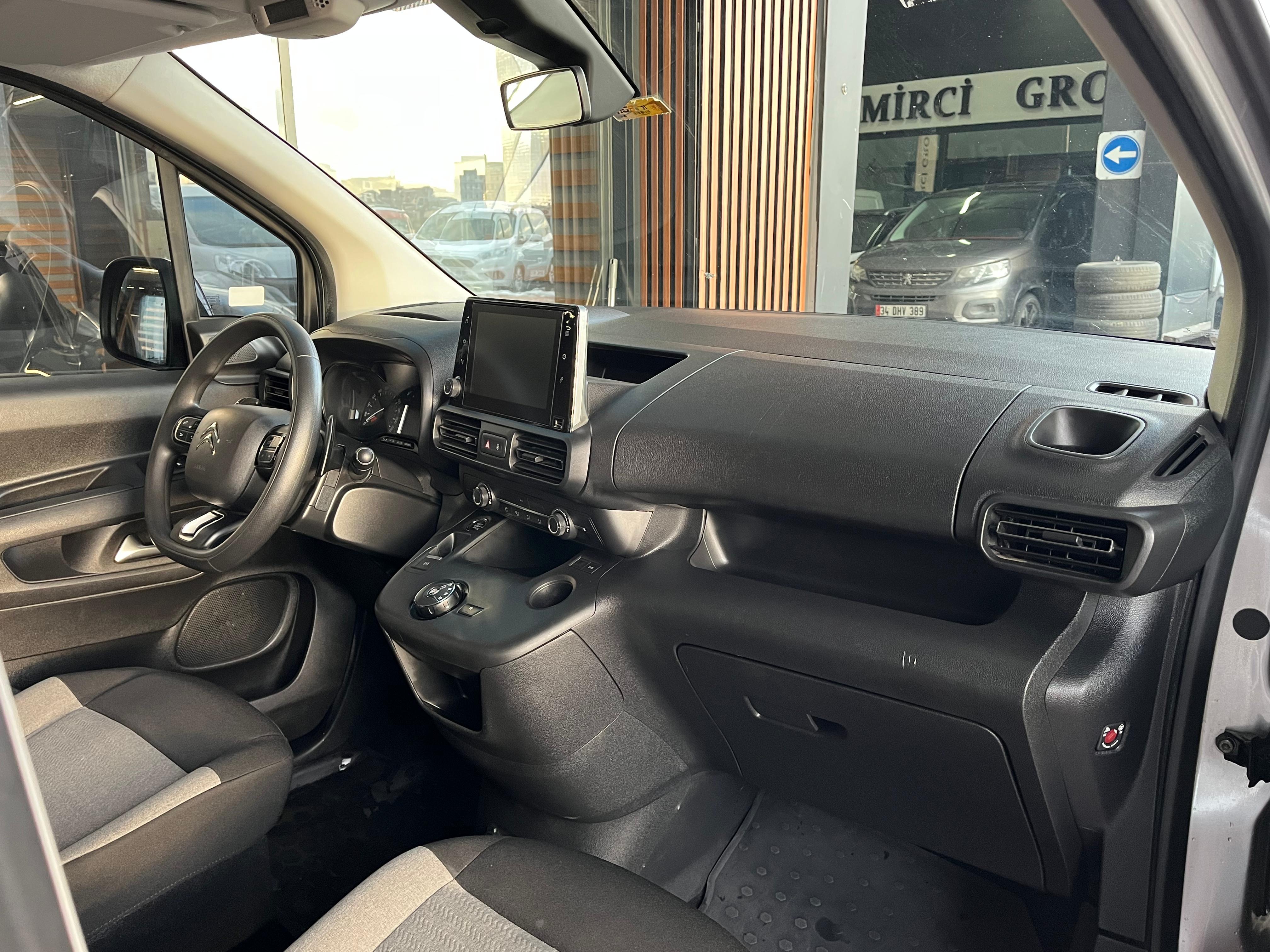 ÇINAR'DAN 2022 MODEL CİTROEN BERLİNGO OTOMATİK 130 BG HATASIZ