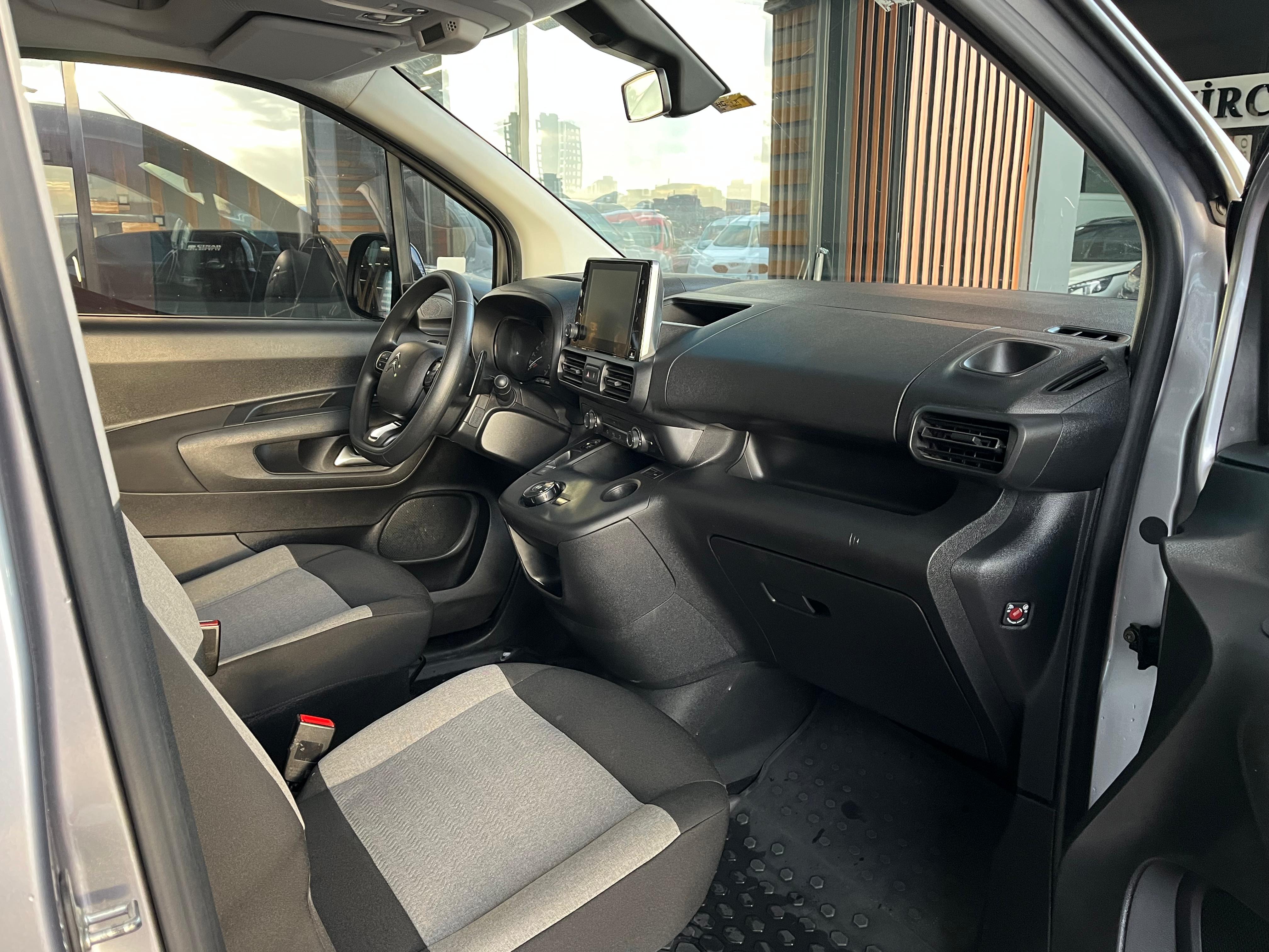 ÇINAR'DAN 2022 MODEL CİTROEN BERLİNGO OTOMATİK 130 BG HATASIZ