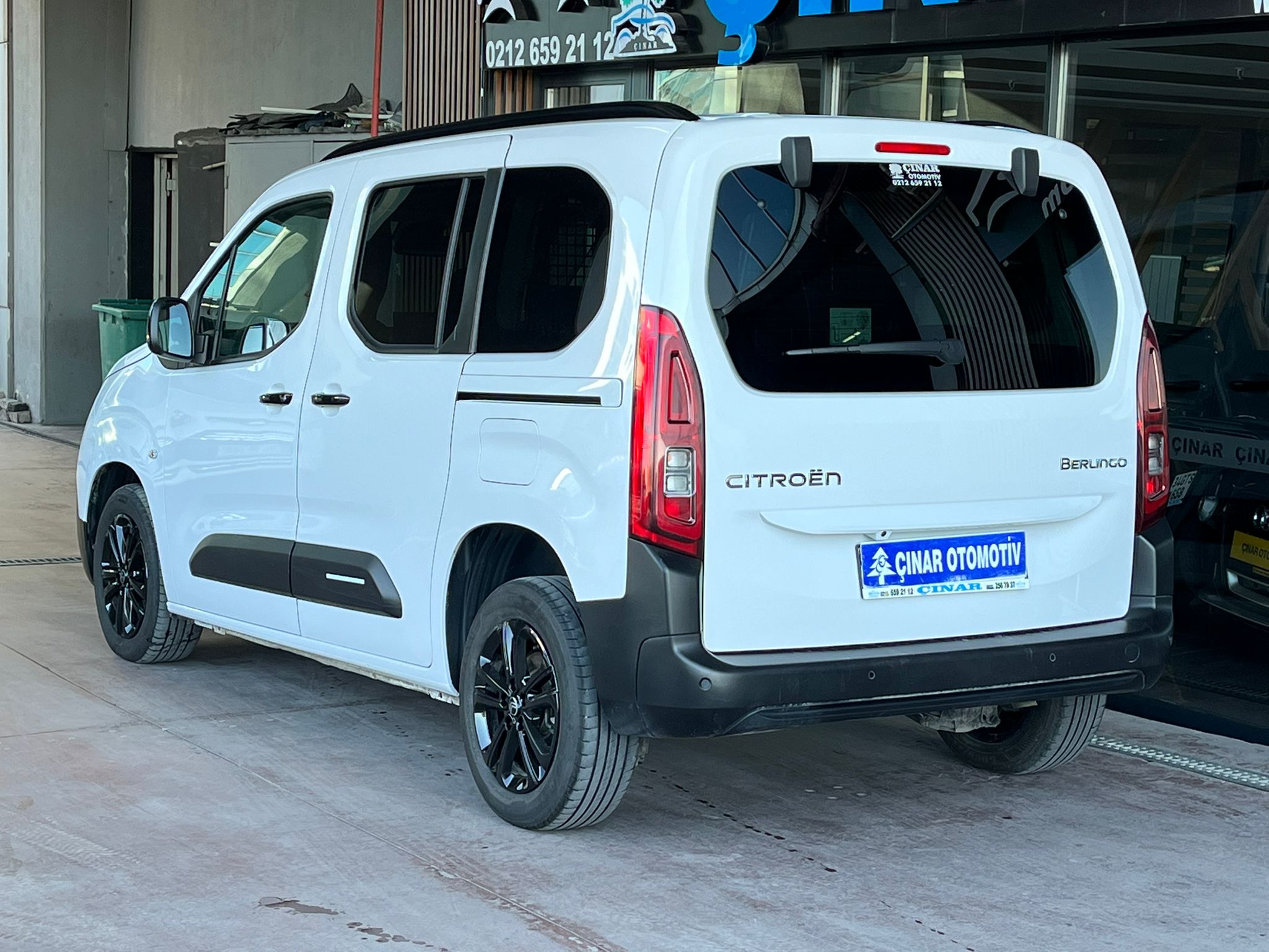 ÇINAR'DAN 2025 MODEL BERLİNGO MAX CAM TAVAN HATASIZ %20 KDV'Lİ