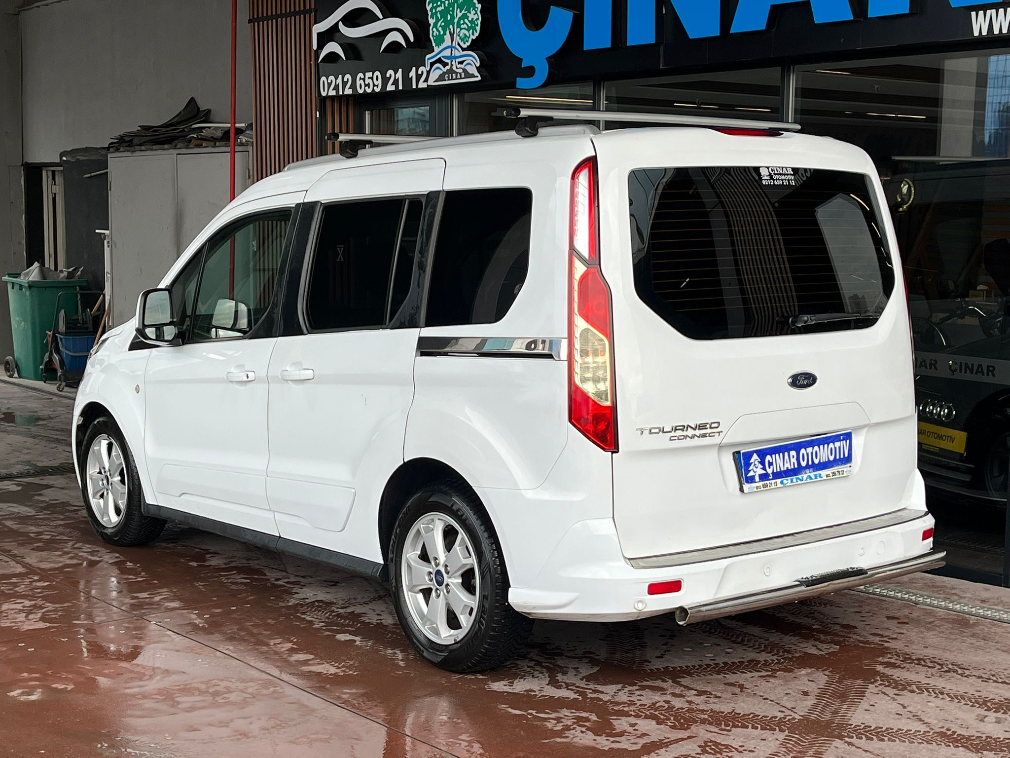 ÇINAR'DAN 2017 MODEL FORD CONNECT 1.5 TDCI TİTANİUM