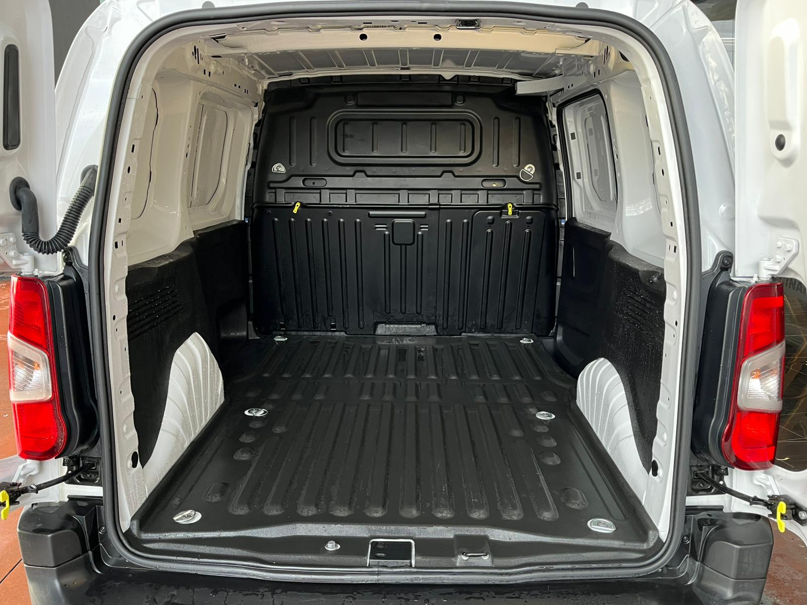 ÇINAR'DAN 2024 MODEL OPEL COMBO EDİTİON 15 BİNDE YENİ KASA