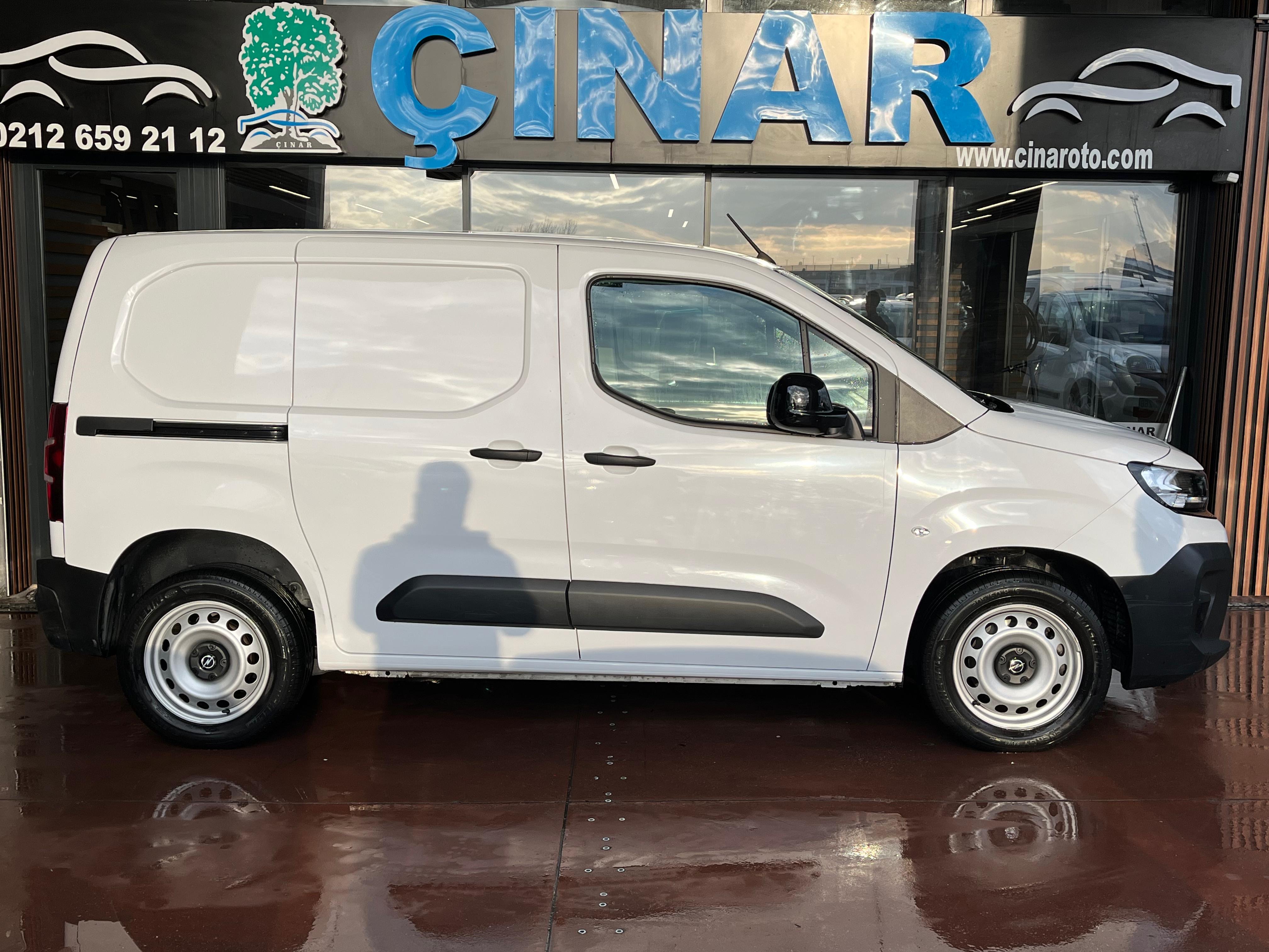 ÇINAR'DAN 2024 MODEL OPEL COMBO EDİTİON 15 BİNDE YENİ KASA