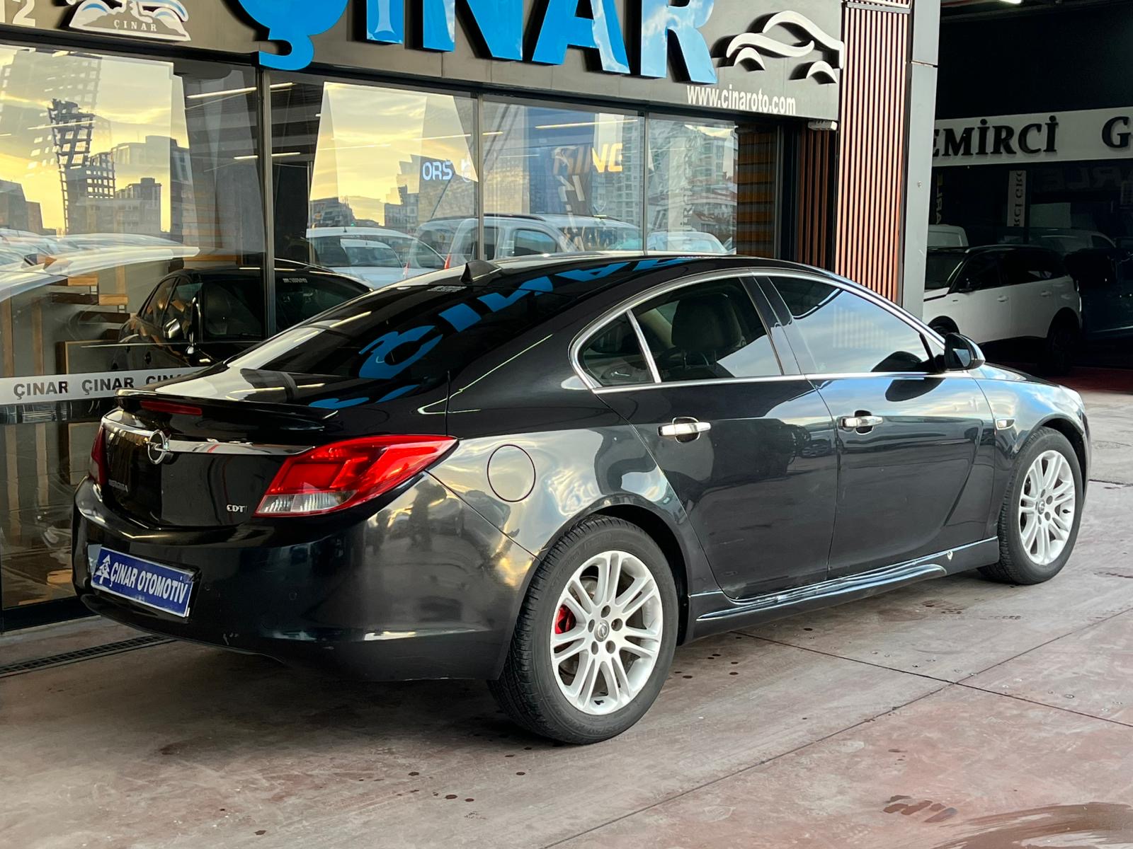 ÇINAR'DAN 2012 MODEL INSIGNIA 2.0 DİZEL OTOMATİK SANRUFLU