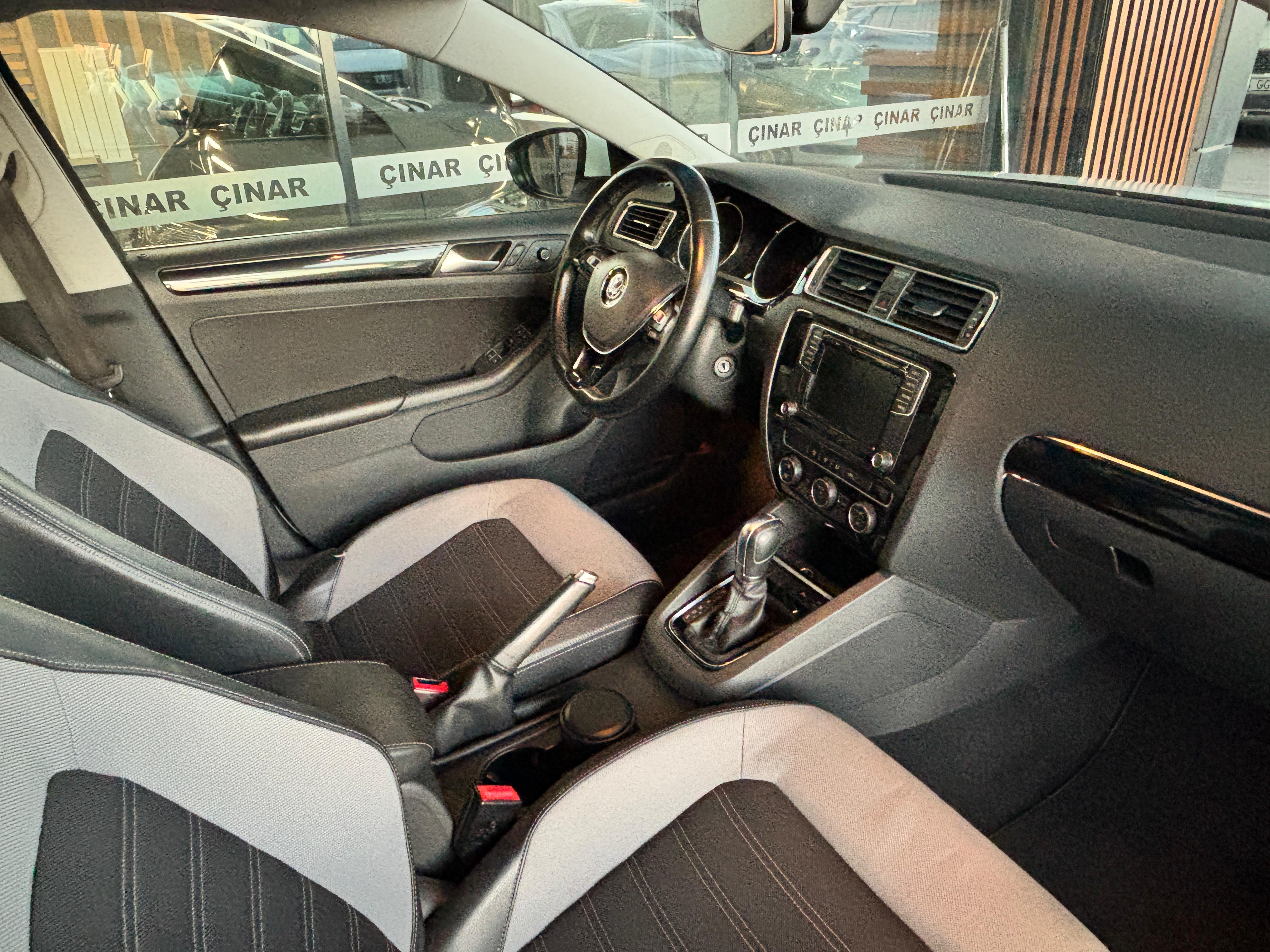 ÇINAR'DAN 2017 MODEL JETTA COMFORT 1.4 TSİ 125 BG DSG 7 İLERİ İLK SAHİBİNDEN SIFIR AYARINDA