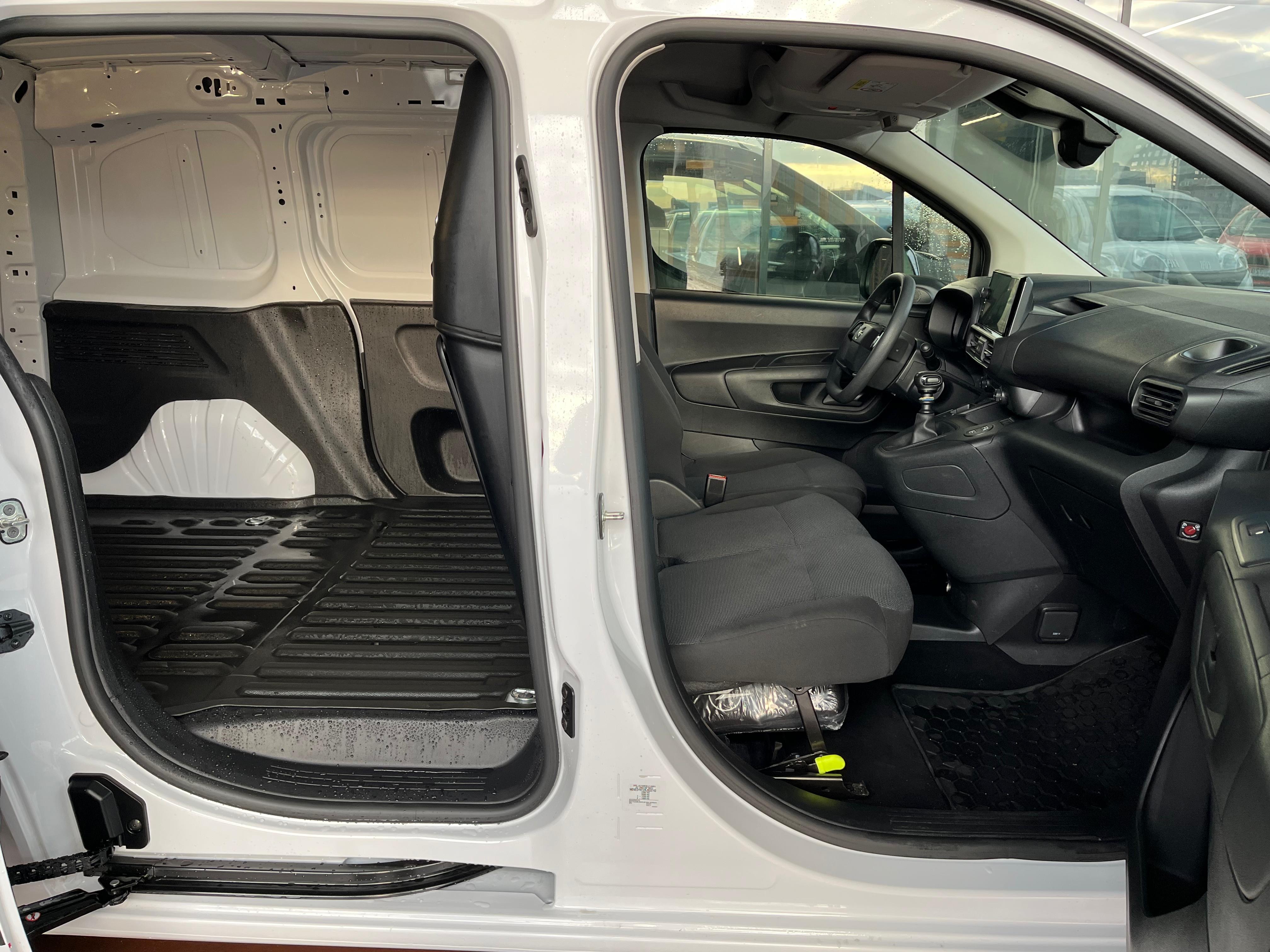 ÇINAR'DAN 2024 MODEL OPEL COMBO EDİTİON 15 BİNDE YENİ KASA