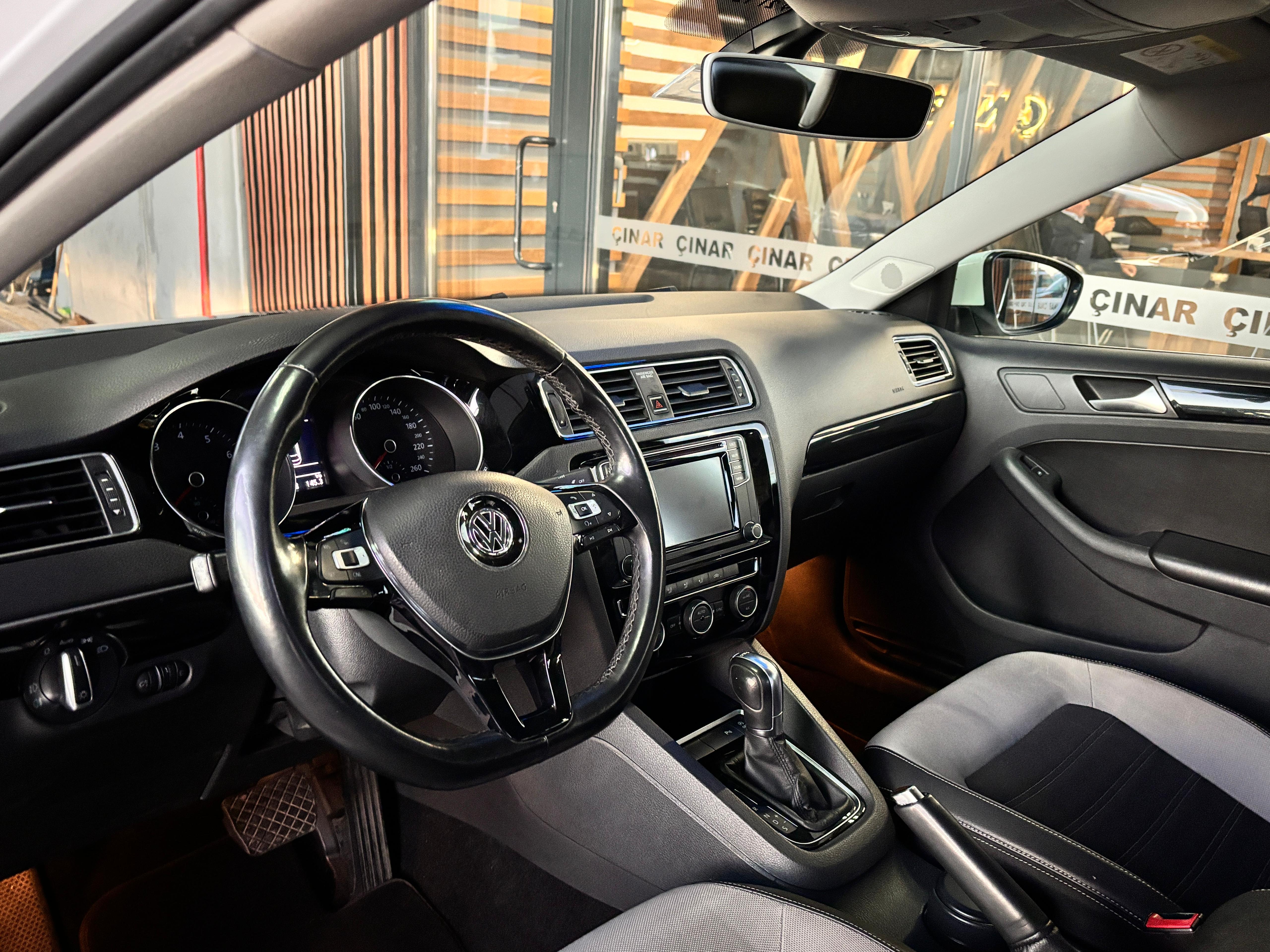 ÇINAR'DAN 2017 MODEL JETTA COMFORT 1.4 TSİ 125 BG DSG 7 İLERİ İLK SAHİBİNDEN SIFIR AYARINDA