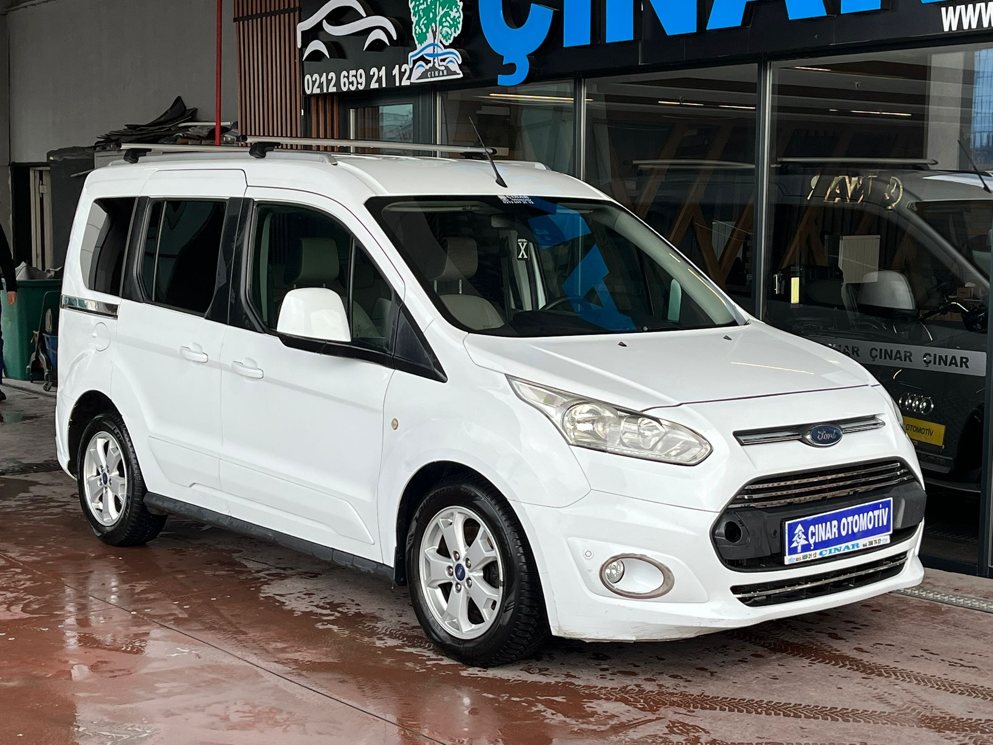 ÇINAR'DAN 2017 MODEL FORD CONNECT 1.5 TDCI TİTANİUM