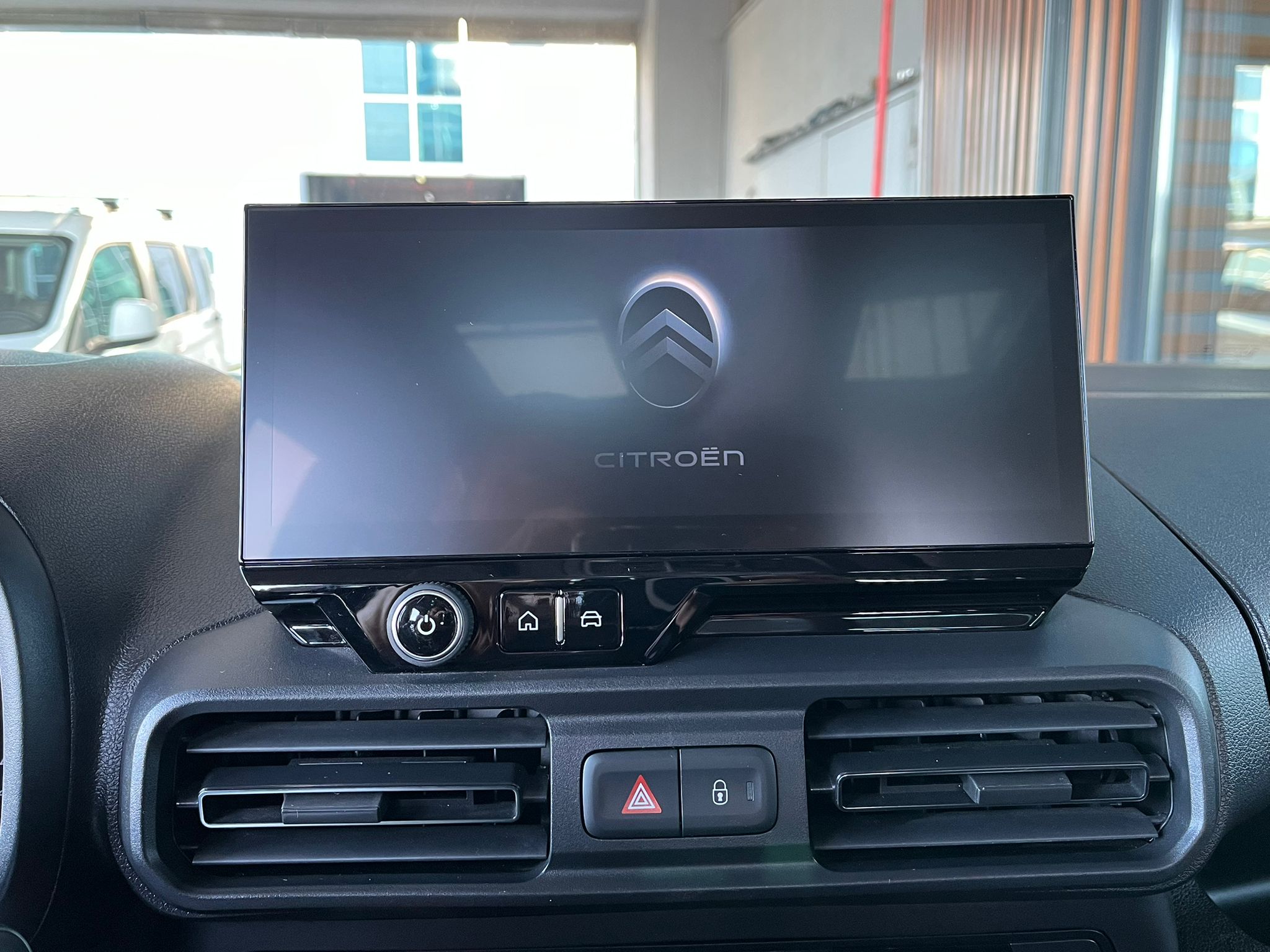 ÇINAR'DAN 2025 MODEL BERLİNGO MAX CAM TAVAN HATASIZ %20 KDV'Lİ