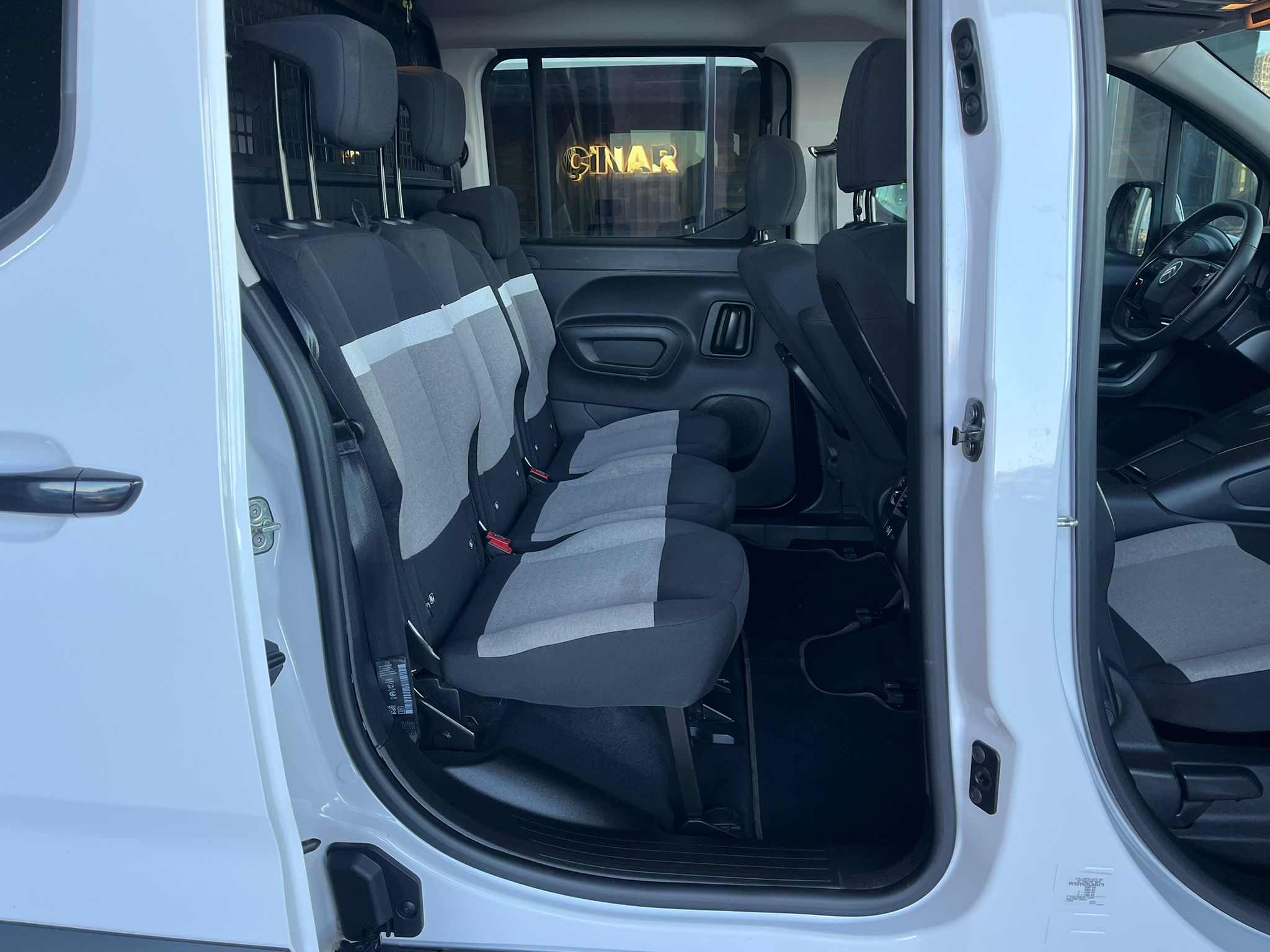 ÇINAR'DAN 2025 MODEL BERLİNGO MAX CAM TAVAN HATASIZ %20 KDV'Lİ