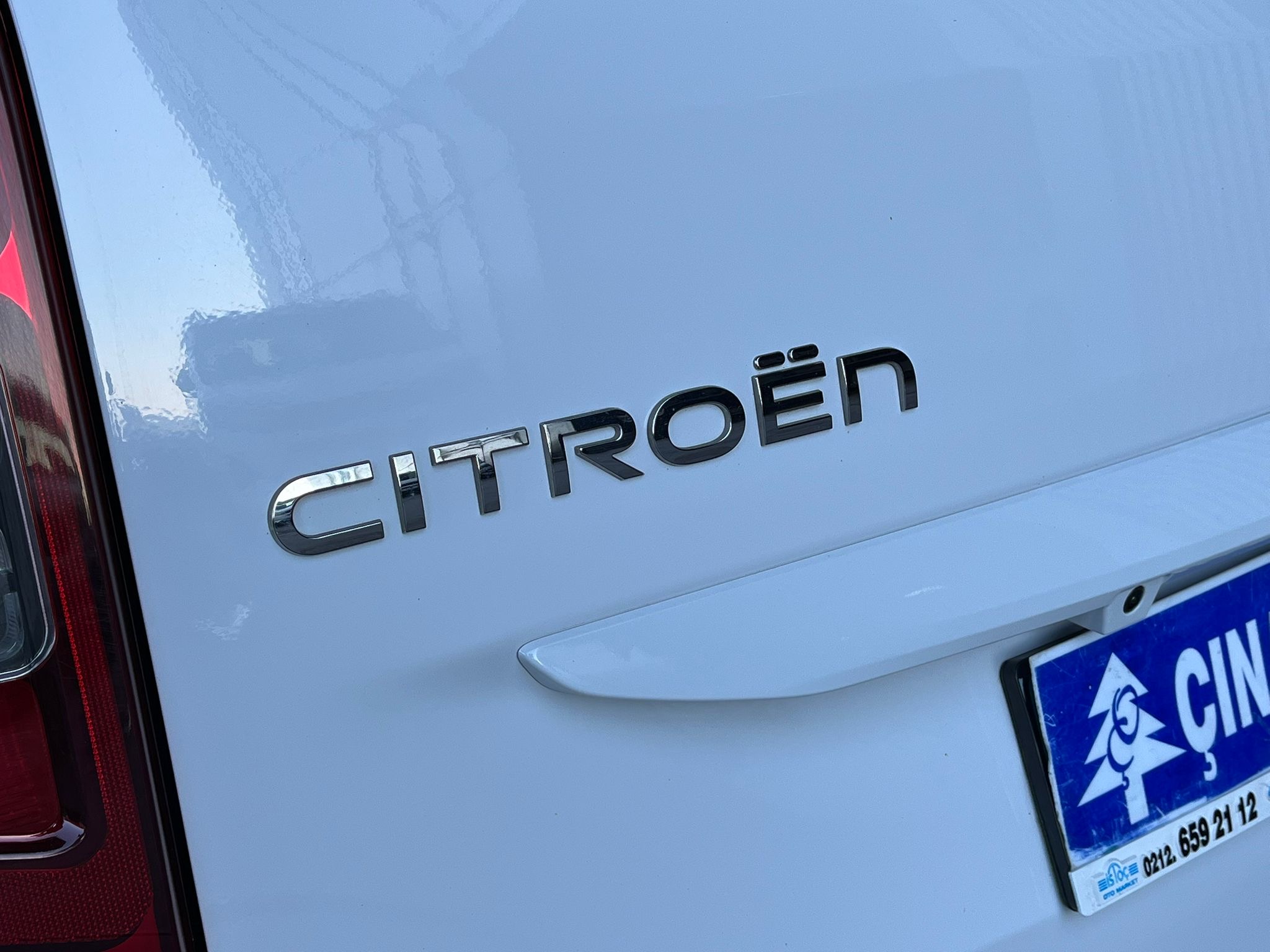 ÇINAR'DAN 2025 MODEL BERLİNGO MAX CAM TAVAN HATASIZ %20 KDV'Lİ