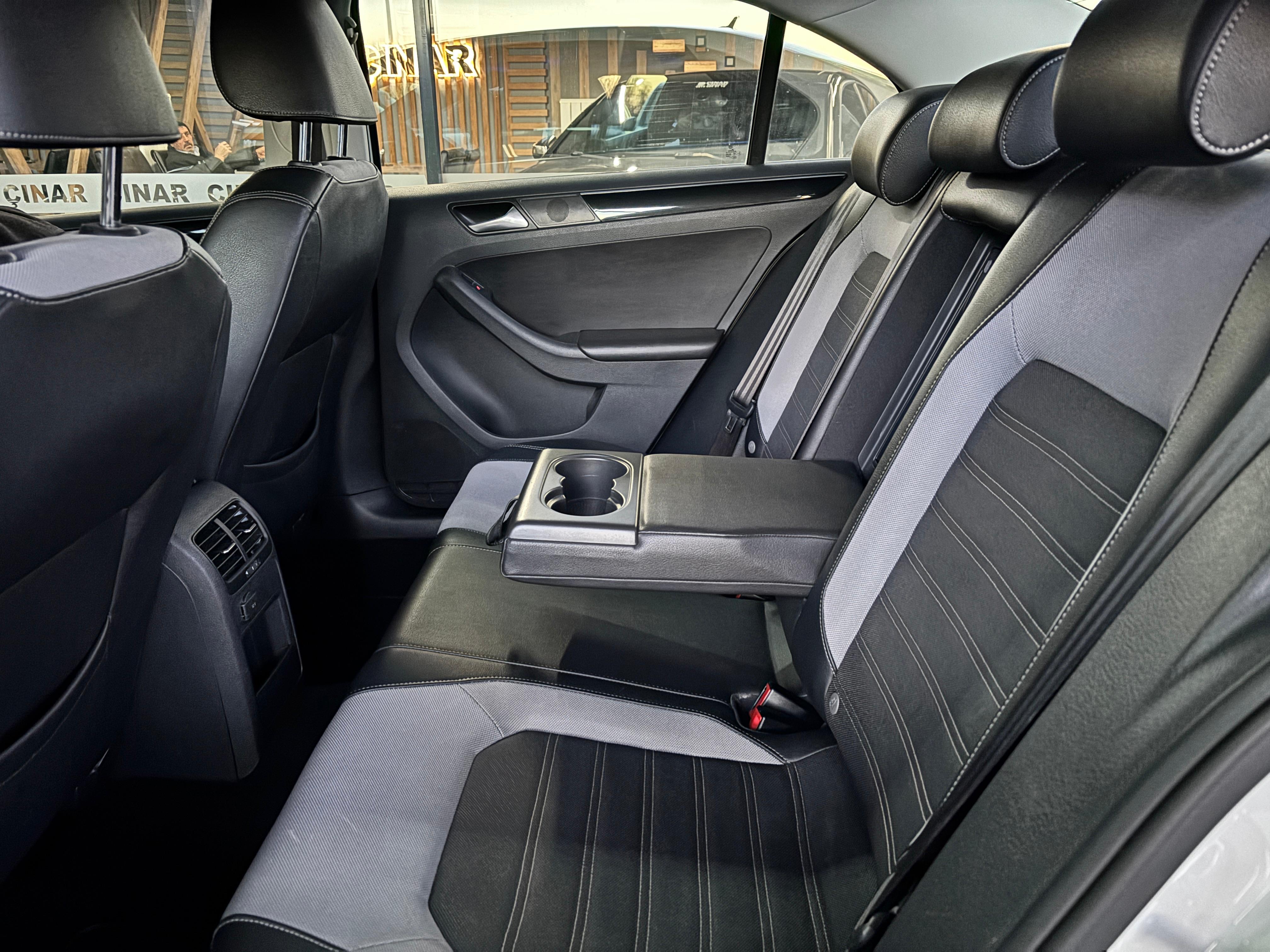 ÇINAR'DAN 2017 MODEL JETTA COMFORT 1.4 TSİ 125 BG DSG 7 İLERİ İLK SAHİBİNDEN SIFIR AYARINDA