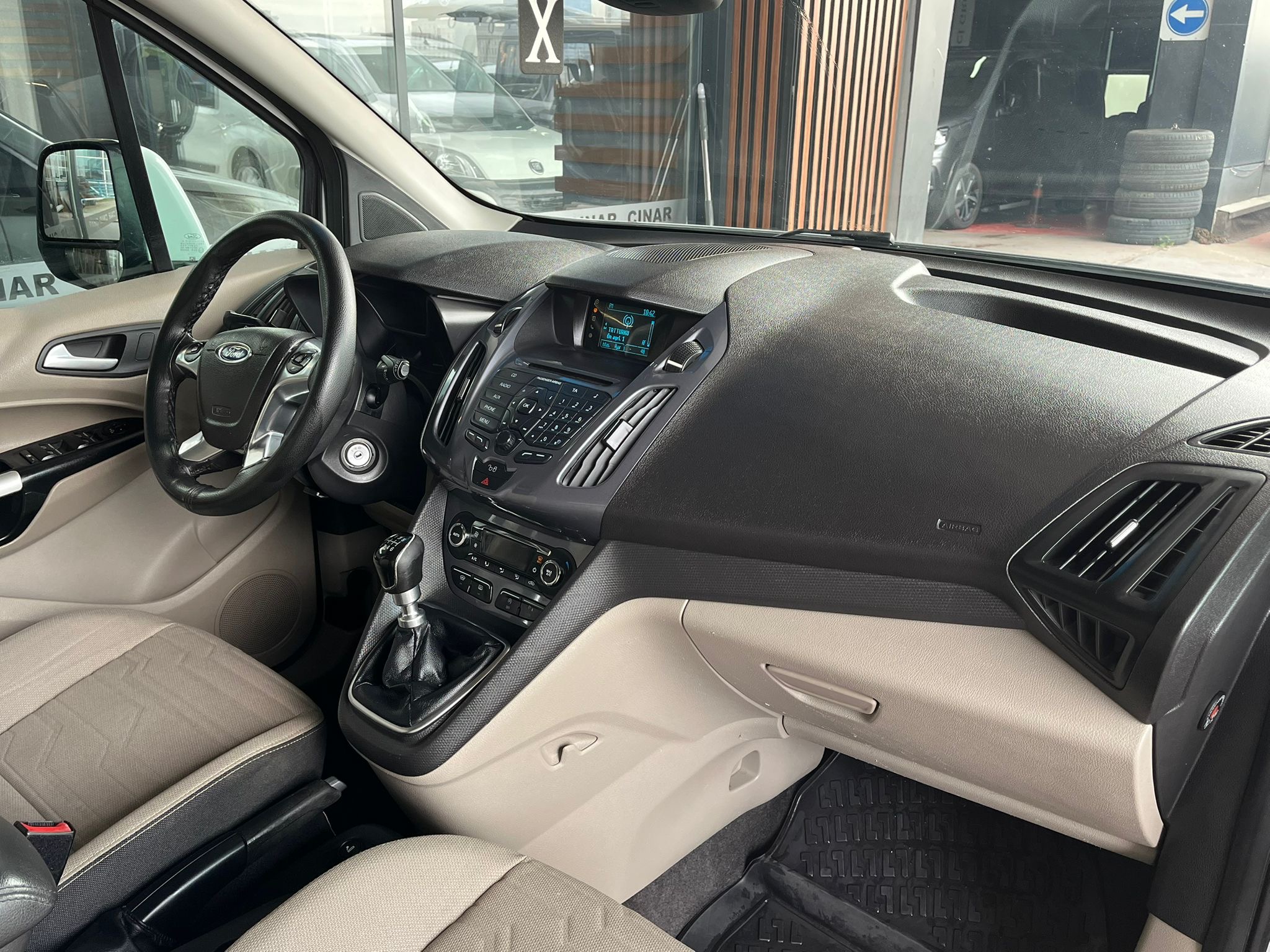 ÇINAR'DAN 2017 MODEL FORD CONNECT 1.5 TDCI TİTANİUM
