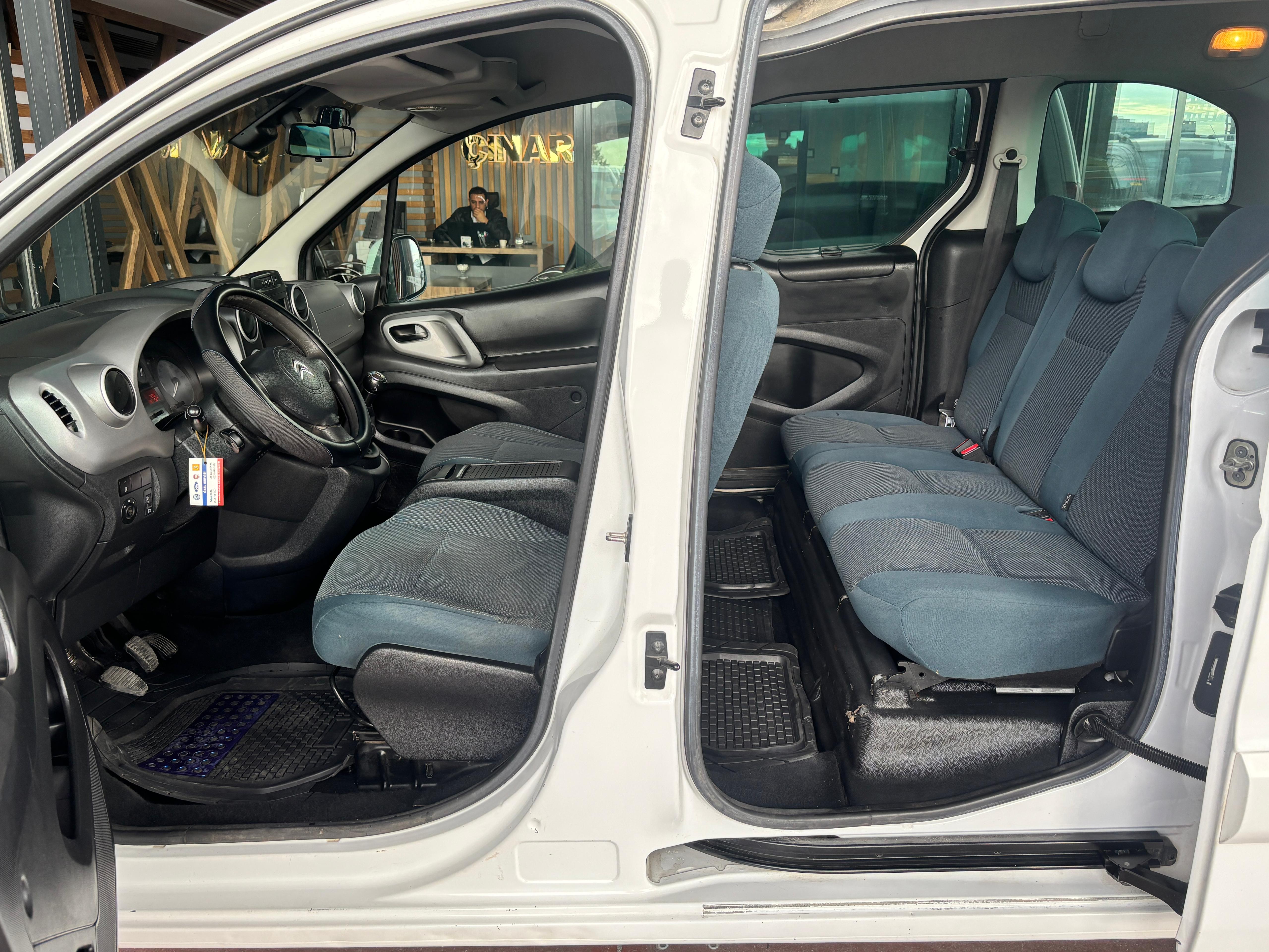 ÇINAR'DAN 2017 MODEL CİTROEN BERLİNGO EKRANLI DİJİTAL KLİMALI FUL PAKET