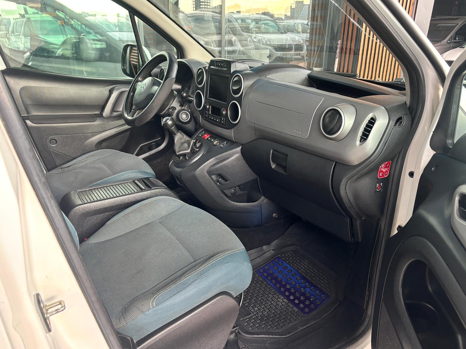 ÇINAR'DAN 2017 MODEL CİTROEN BERLİNGO EKRANLI DİJİTAL KLİMALI FUL PAKET