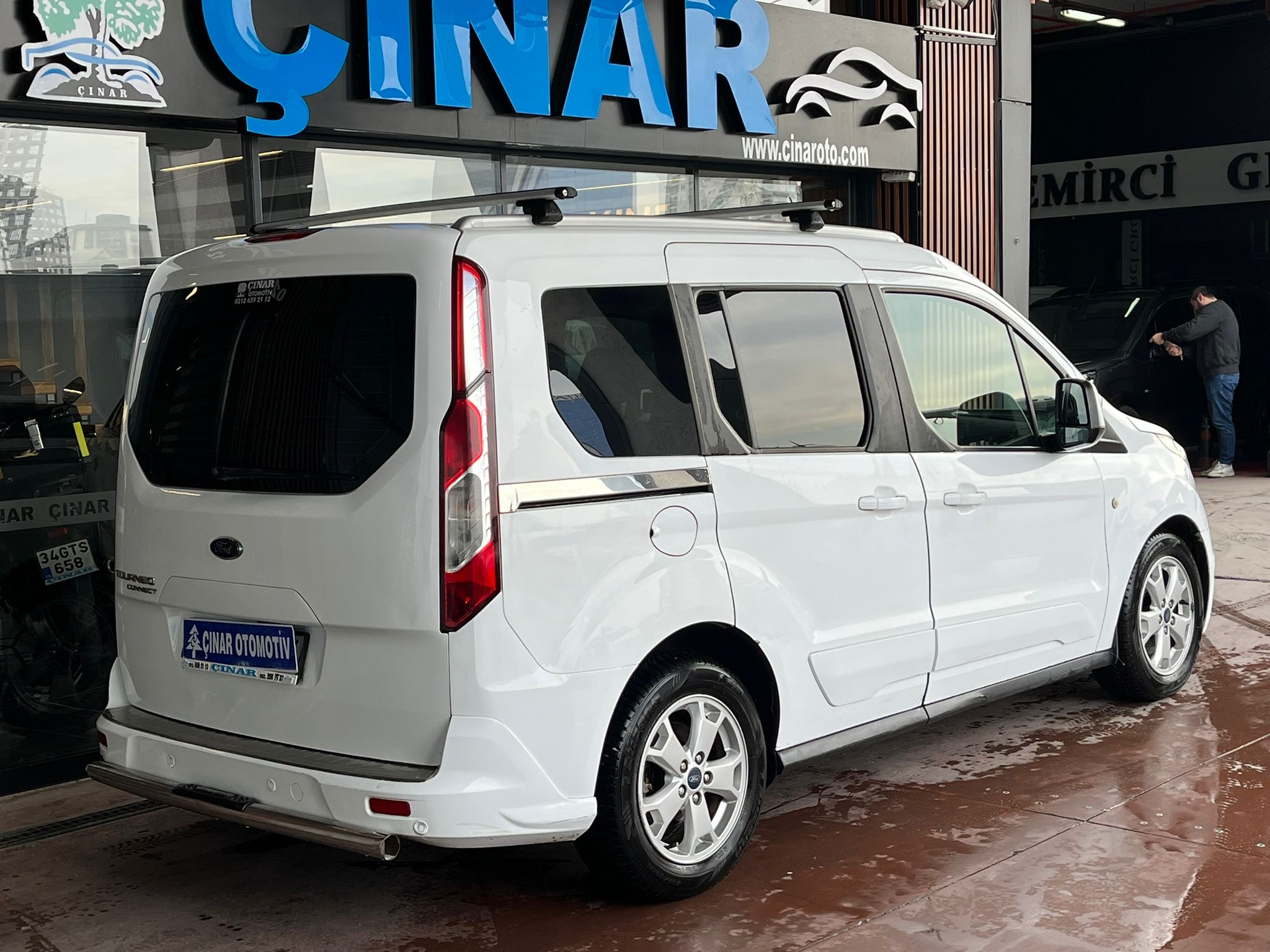 ÇINAR'DAN 2017 MODEL FORD CONNECT 1.5 TDCI TİTANİUM