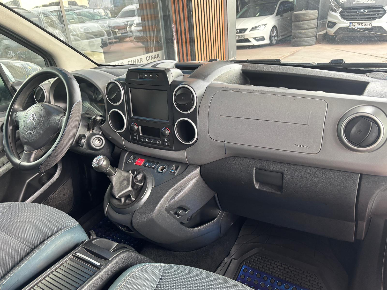 ÇINAR'DAN 2017 MODEL CİTROEN BERLİNGO EKRANLI DİJİTAL KLİMALI FUL PAKET