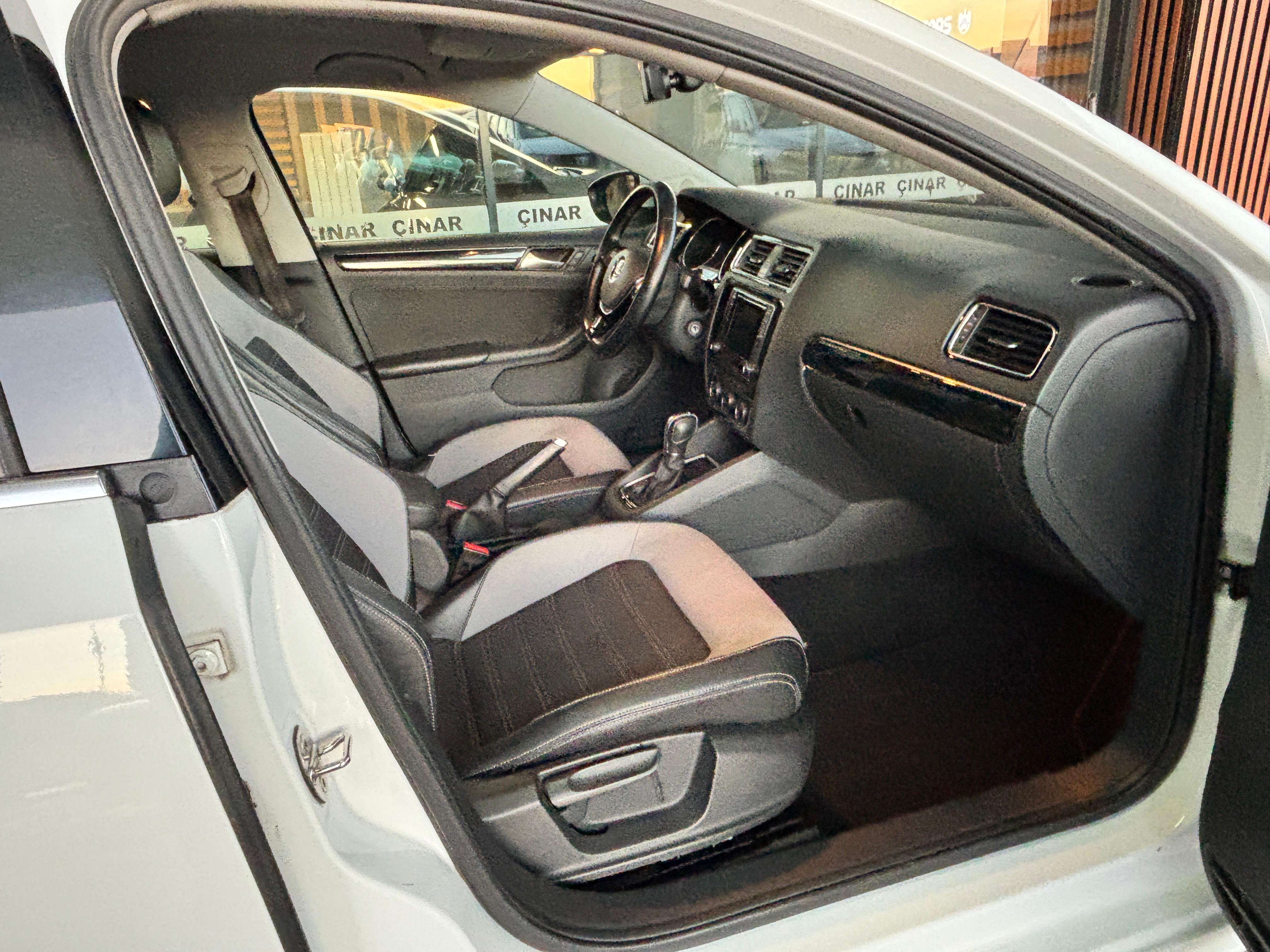 ÇINAR'DAN 2017 MODEL JETTA COMFORT 1.4 TSİ 125 BG DSG 7 İLERİ İLK SAHİBİNDEN SIFIR AYARINDA