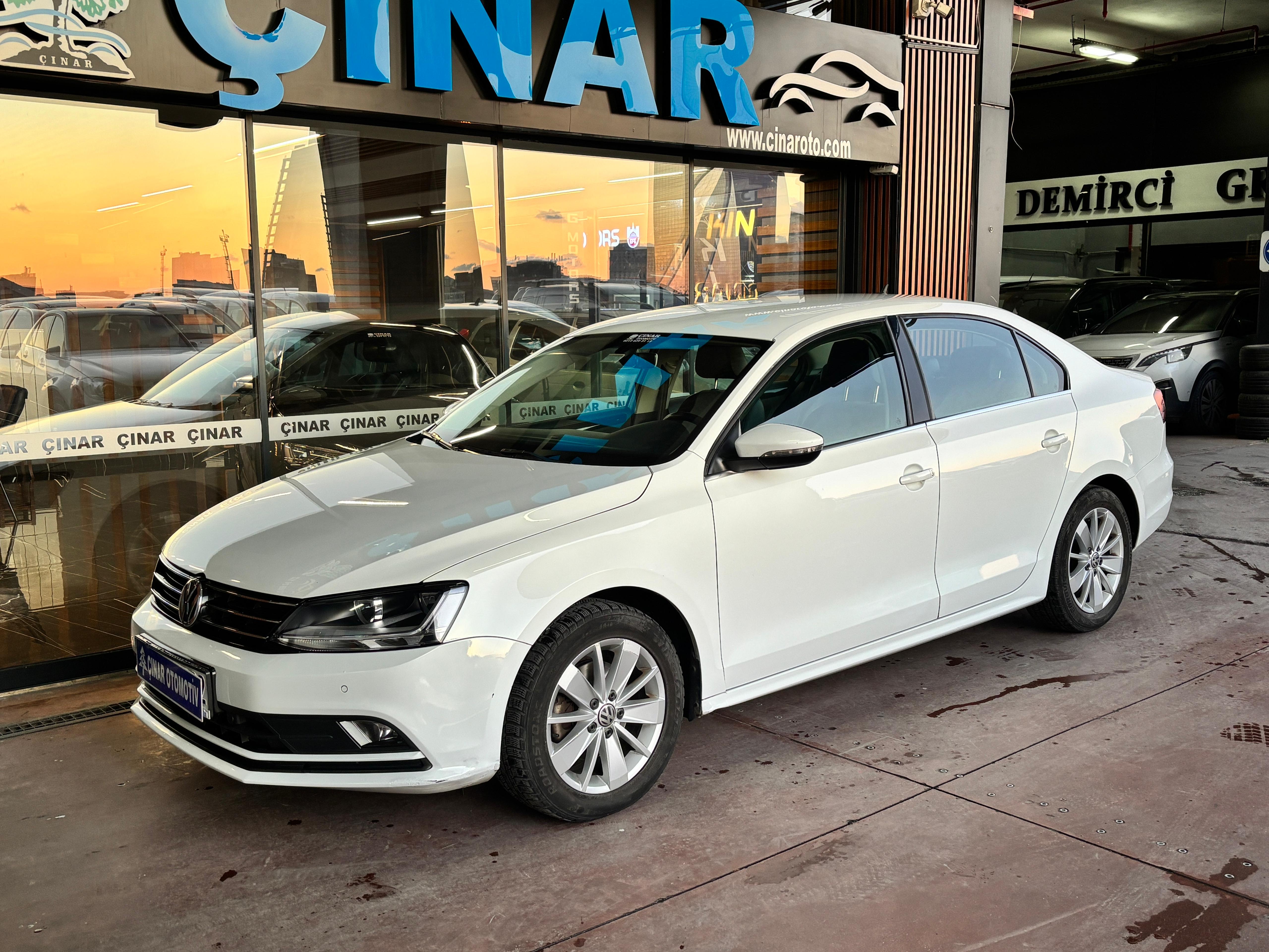 ÇINAR'DAN 2017 MODEL JETTA COMFORT 1.4 TSİ 125 BG DSG 7 İLERİ İLK SAHİBİNDEN SIFIR AYARINDA