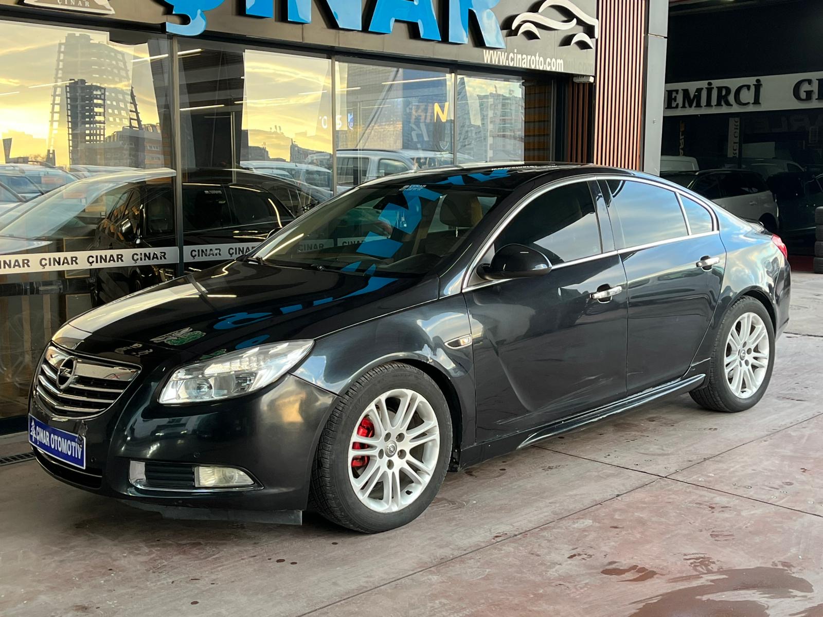 ÇINAR'DAN 2012 MODEL INSIGNIA 2.0 DİZEL OTOMATİK SANRUFLU