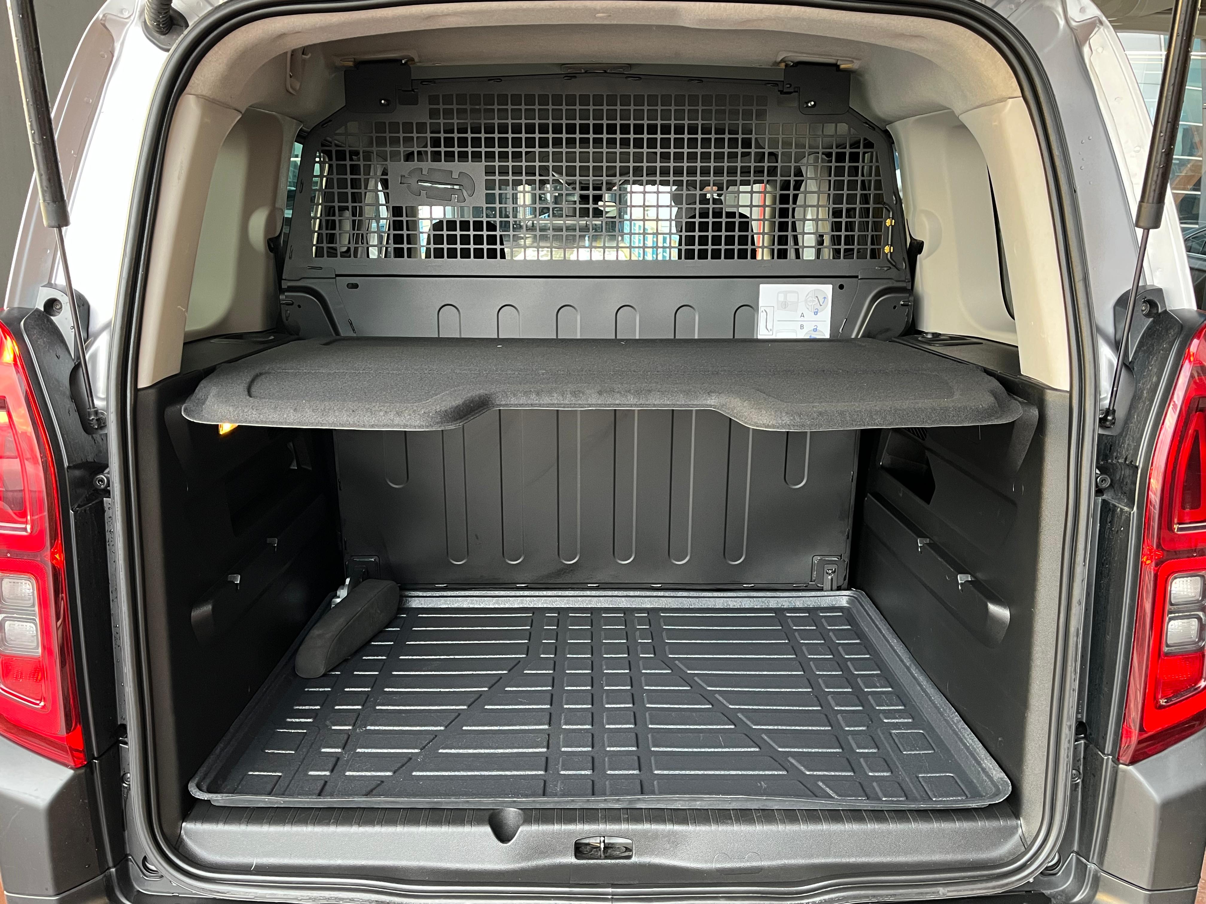 ÇINAR'DAN 2022 MODEL CİTROEN BERLİNGO OTOMATİK 130 BG HATASIZ