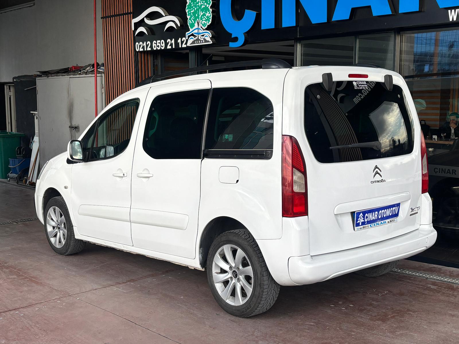 ÇINAR'DAN 2017 MODEL CİTROEN BERLİNGO EKRANLI DİJİTAL KLİMALI FUL PAKET