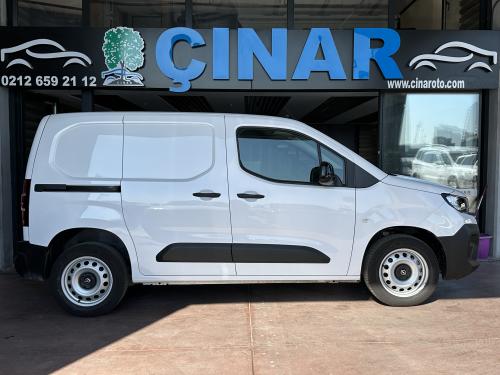 2024 MODEL OPEL COMBO CARGO YENİ KASA 5 BİNDE HATASIZ HAYALET EKRAN FULL PAKET SIFIRDAN FARKSIZ 3 YIL FABRİKA GARANTİSİ KAPSAMINDADIR