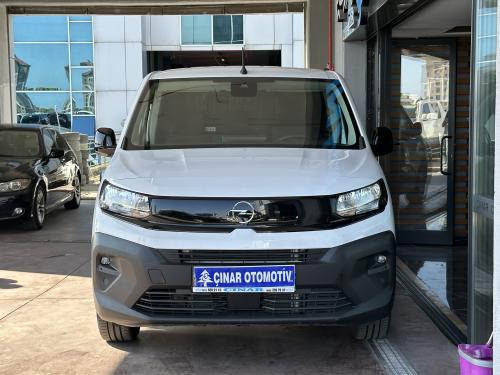 2024 MODEL OPEL COMBO CARGO YENİ KASA 5 BİNDE HATASIZ HAYALET EKRAN FULL PAKET SIFIRDAN FARKSIZ 3 YIL FABRİKA GARANTİSİ KAPSAMINDADIR