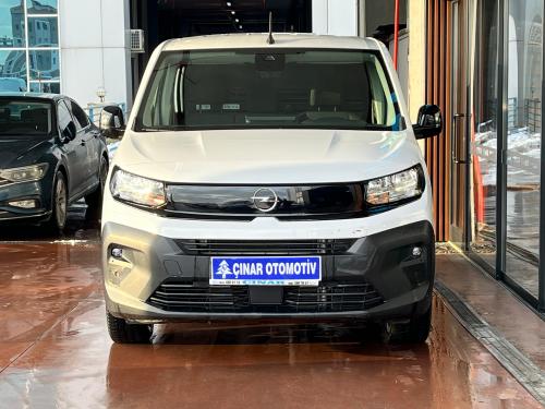 ÇINAR'DAN 2024 MODEL OPEL COMBO EDİTİON 15 BİNDE YENİ KASA