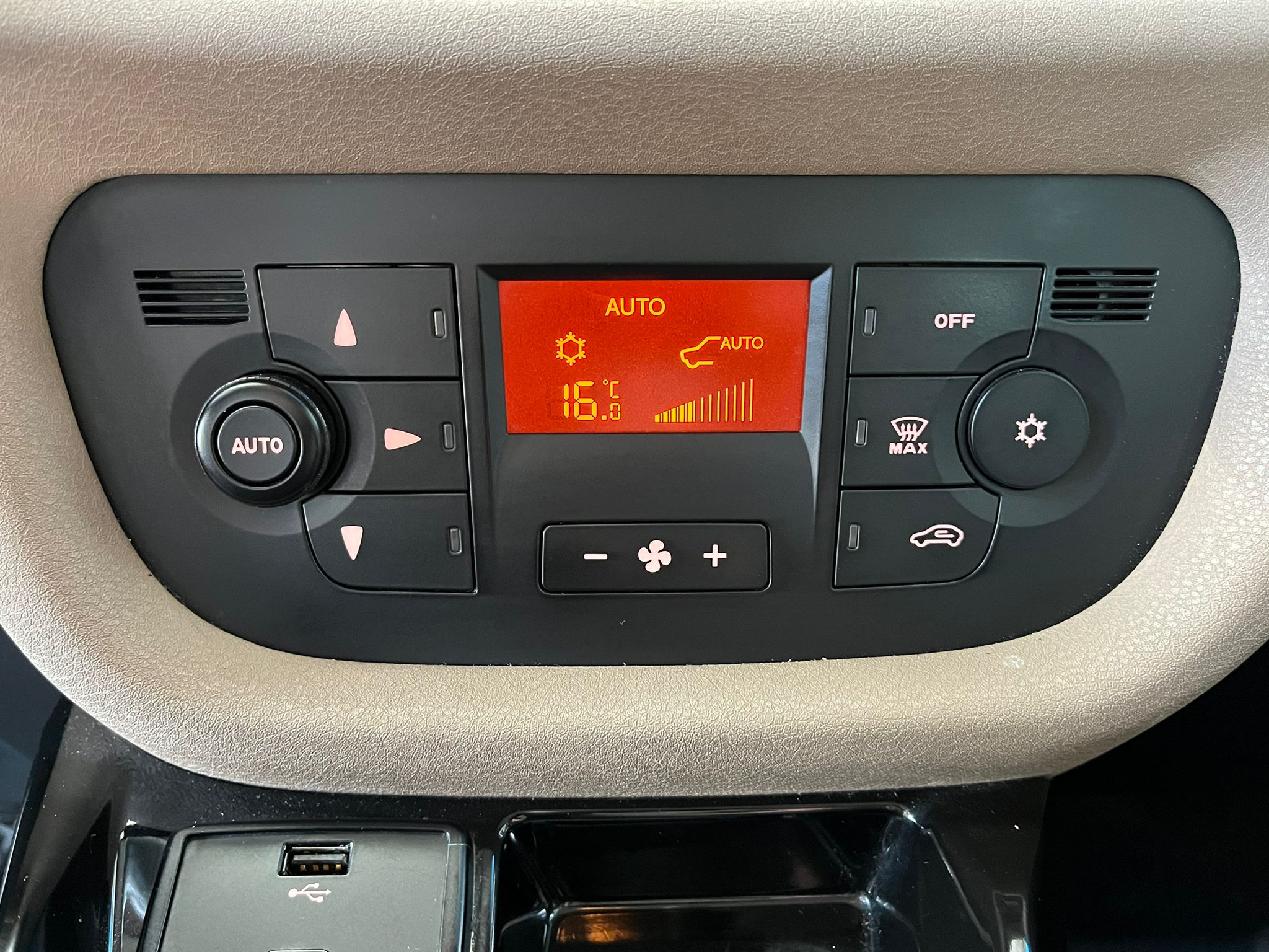 ÇINAR'DAN 2015 MODEL 1.6 MULTİJET 105 PS 6 İLERİ PREMİO PLUS DOBLO YENİ KASA