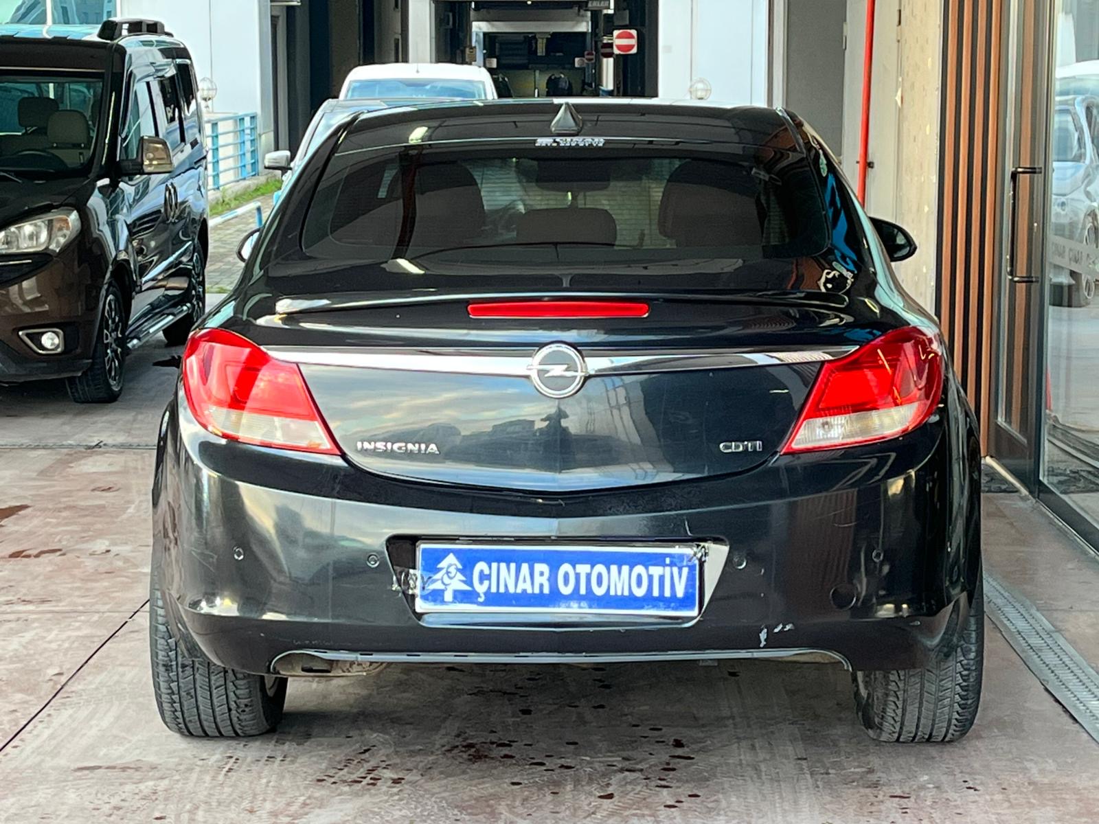 ÇINAR'DAN 2012 MODEL INSIGNIA 2.0 DİZEL OTOMATİK SANRUFLU