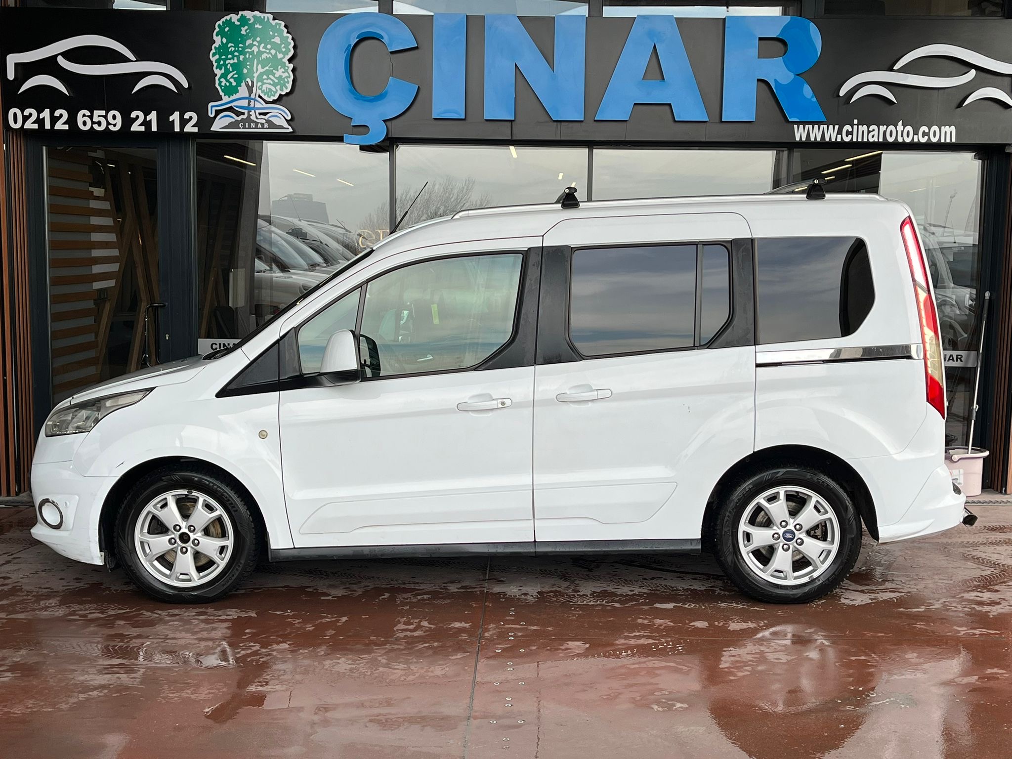 ÇINAR'DAN 2017 MODEL FORD CONNECT 1.5 TDCI TİTANİUM