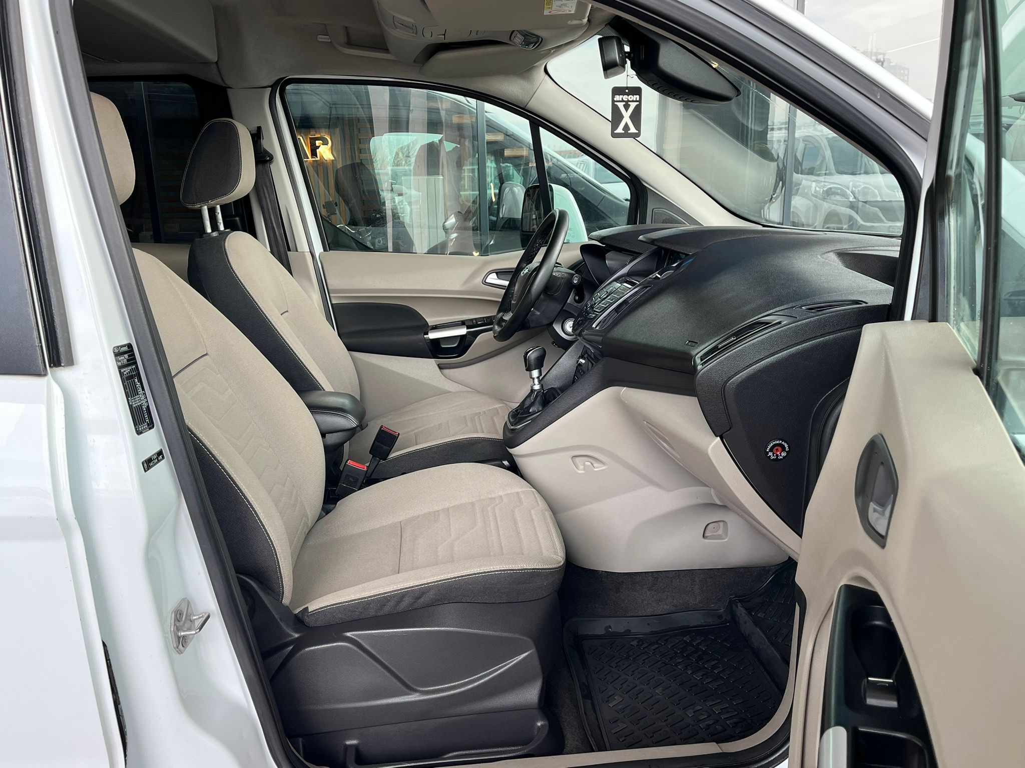 ÇINAR'DAN 2017 MODEL FORD CONNECT 1.5 TDCI TİTANİUM